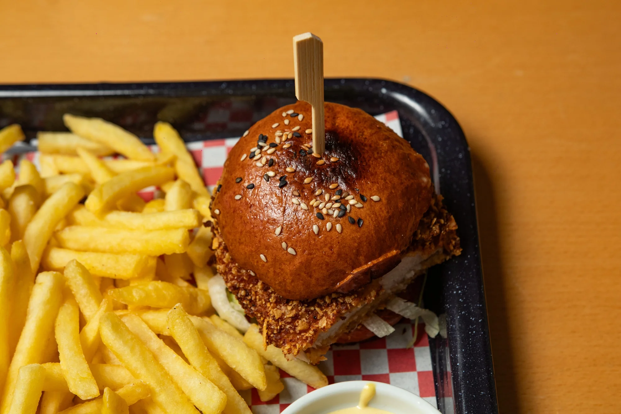 Dejte si do nosu: poctivý hovězí burger s hranolky pro jednoho či pro dva