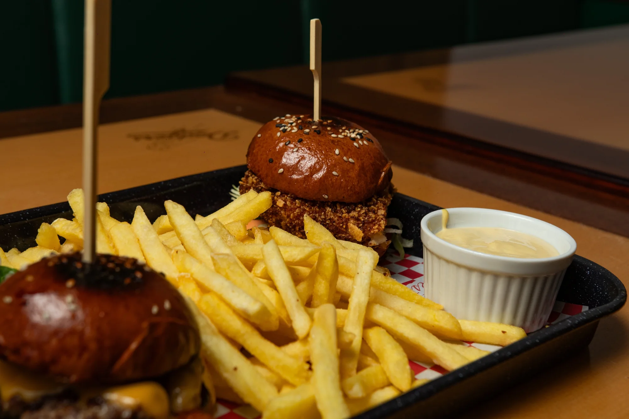 Dejte si do nosu: poctivý hovězí burger s hranolky pro jednoho či pro dva