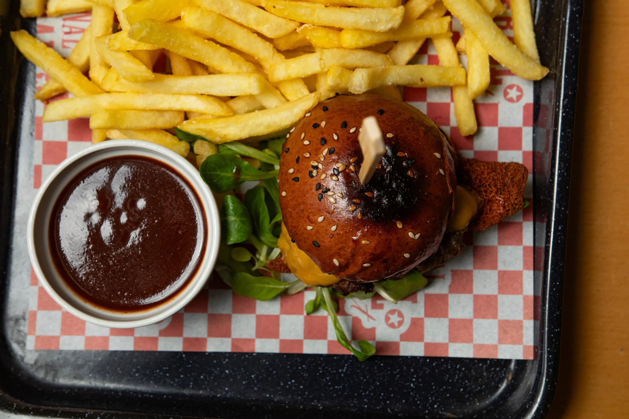 Ochutnejte Ameriku: menu pro 2 osoby s mini burgery, žebry i křídly