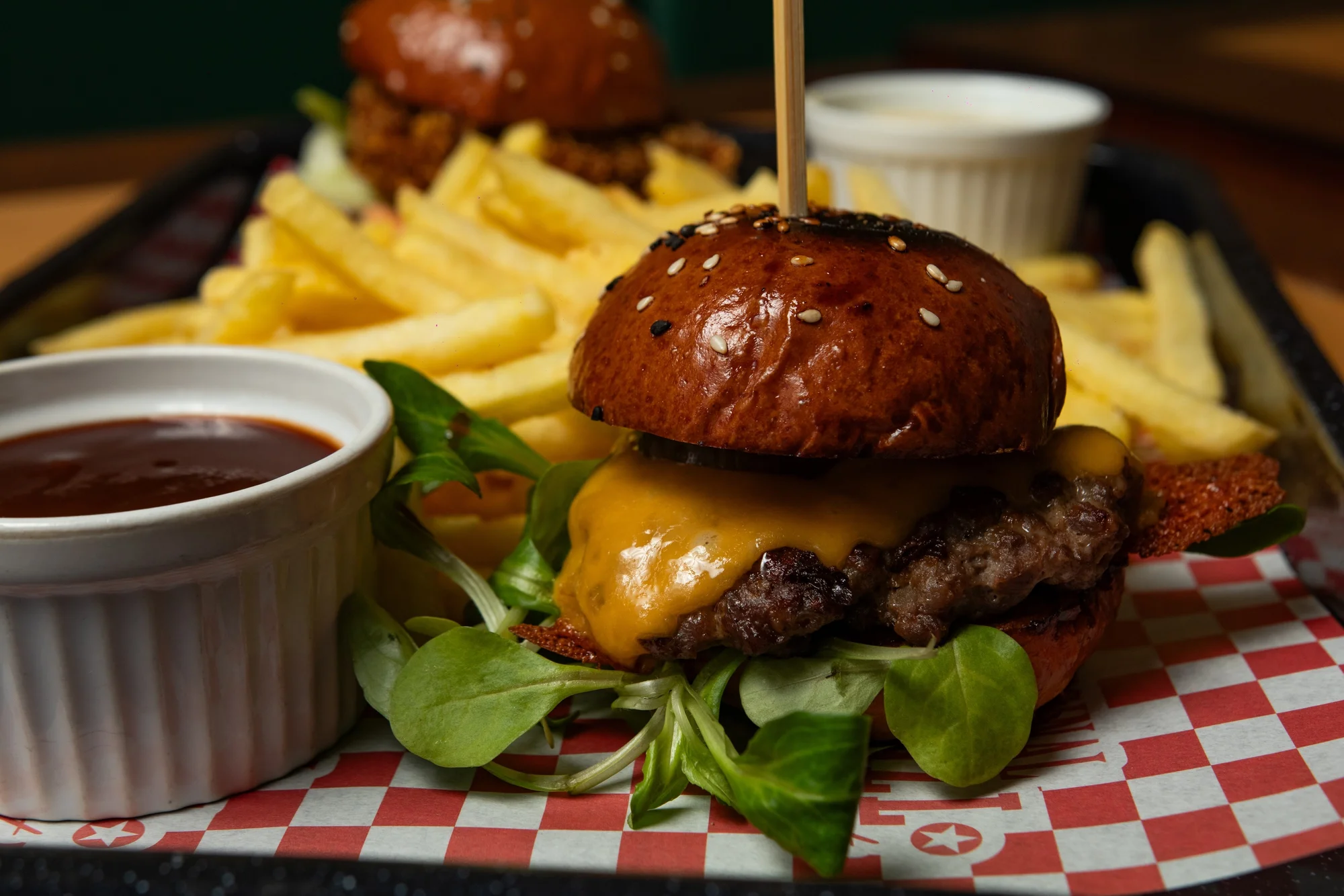 Ochutnejte Ameriku: menu pro 2 osoby s mini burgery, žebry i křídly