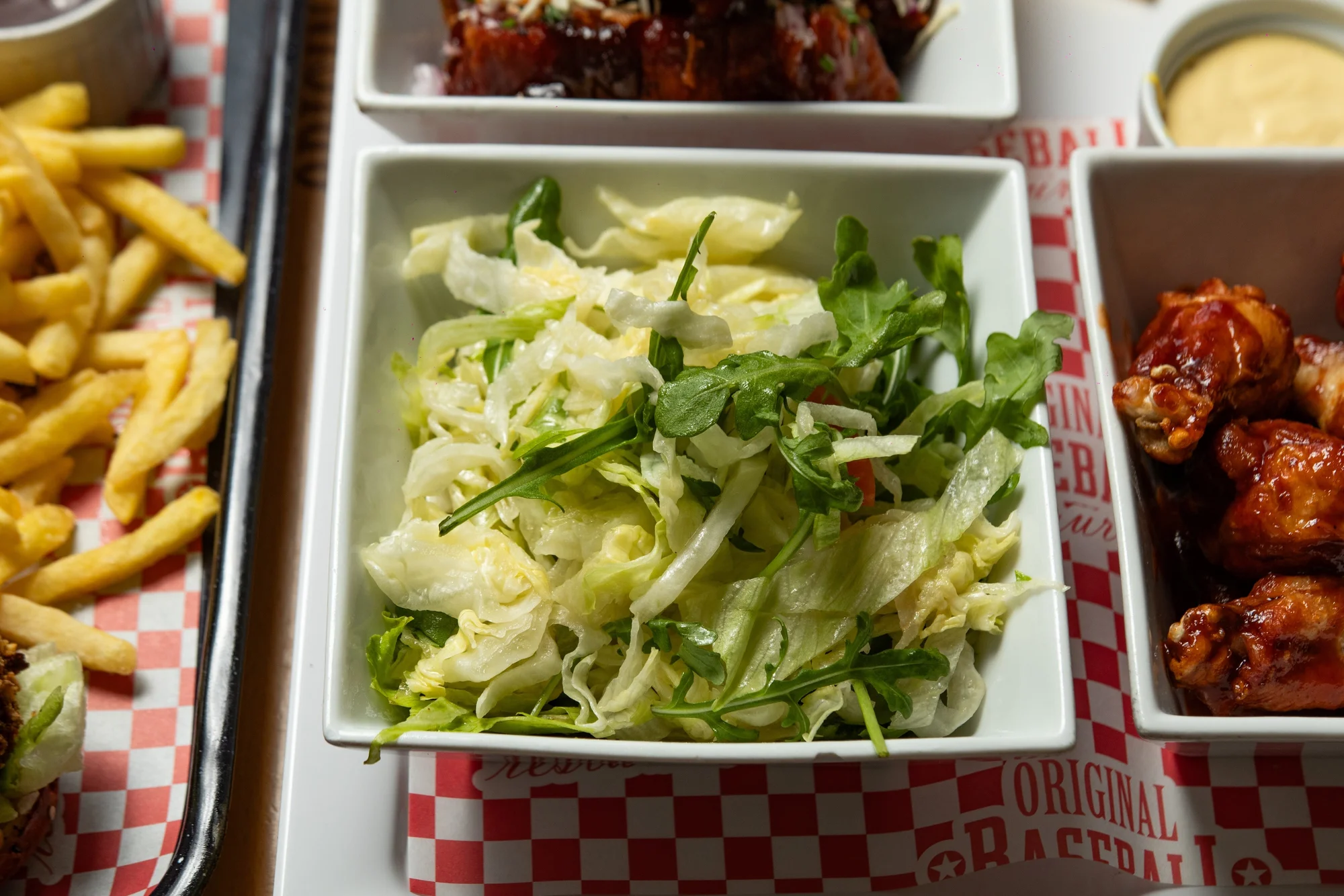 Ochutnejte Ameriku: menu pro 2 osoby s mini burgery, žebry i křídly