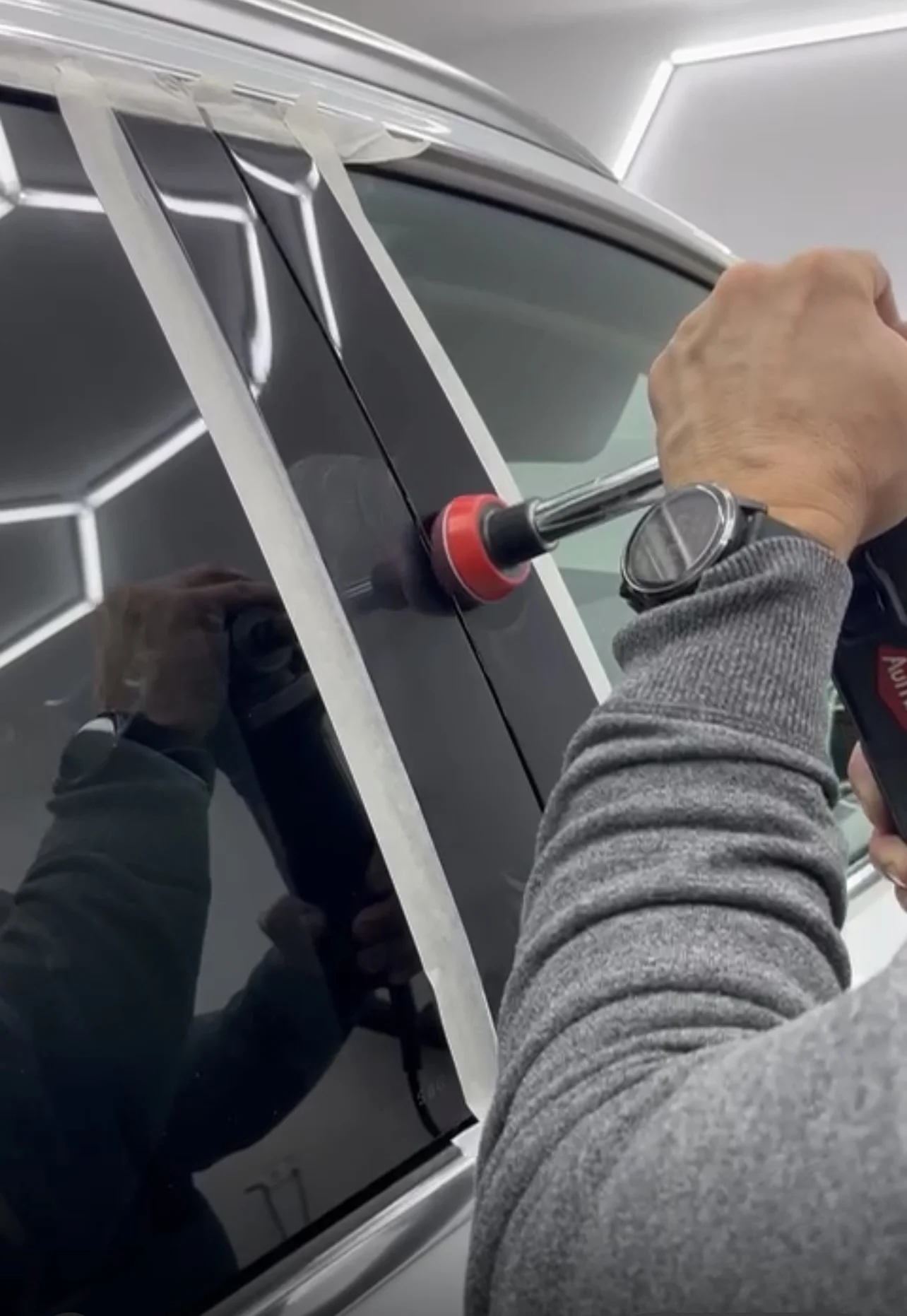 Kompletní ruční péče o váš vůz: hloubkové čištění, voskování i keramická ochrana