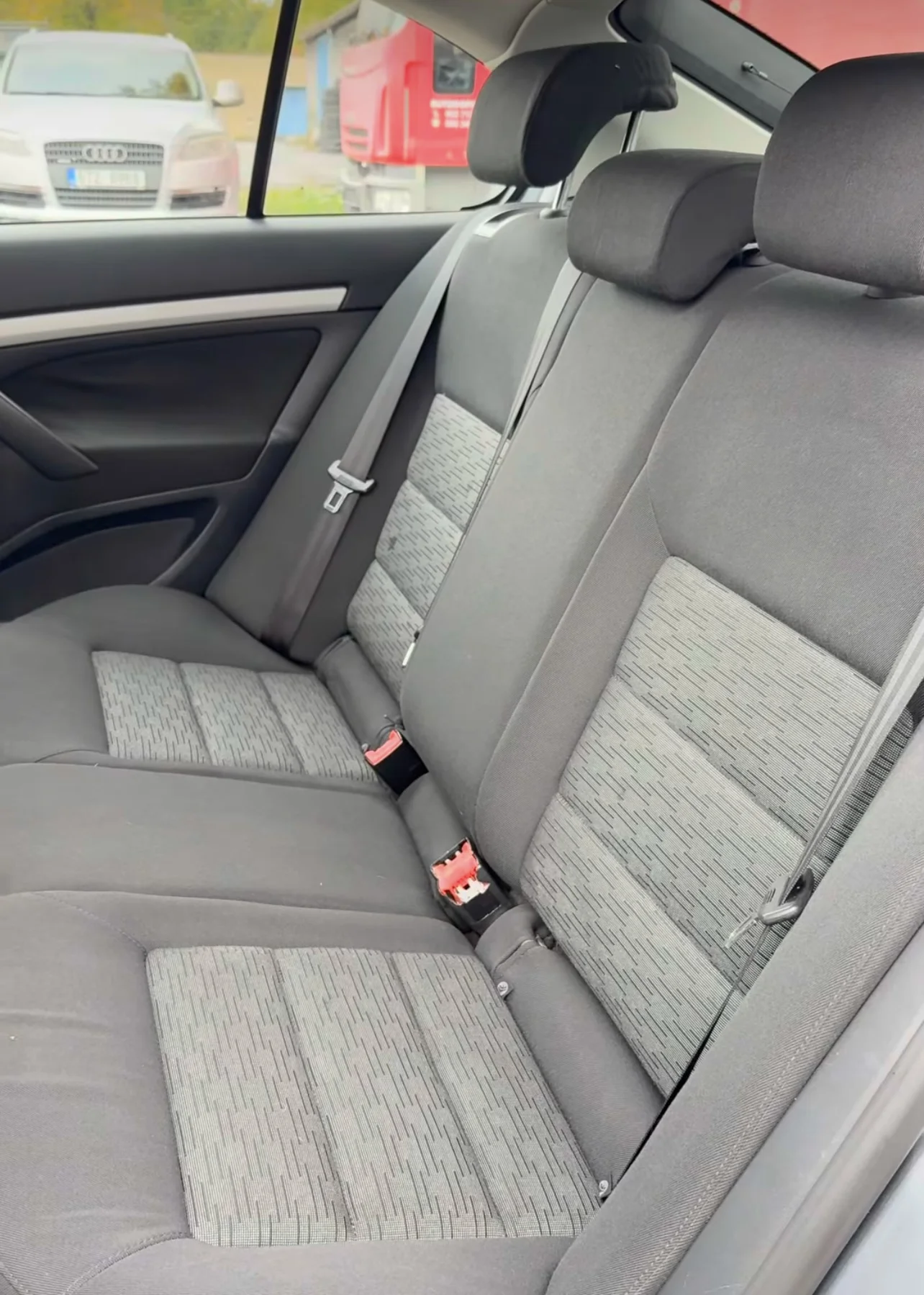 Kompletní ruční péče o váš vůz: hloubkové čištění, voskování i keramická ochrana