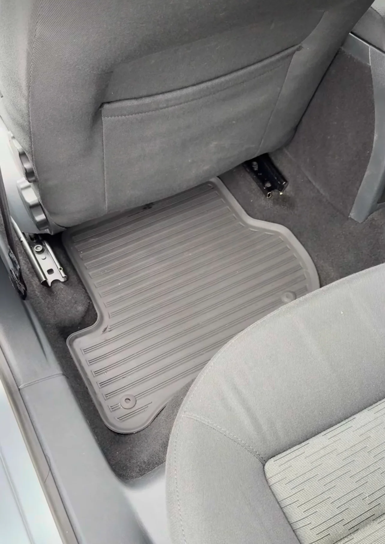 Kompletní ruční péče o váš vůz: hloubkové čištění, voskování i keramická ochrana