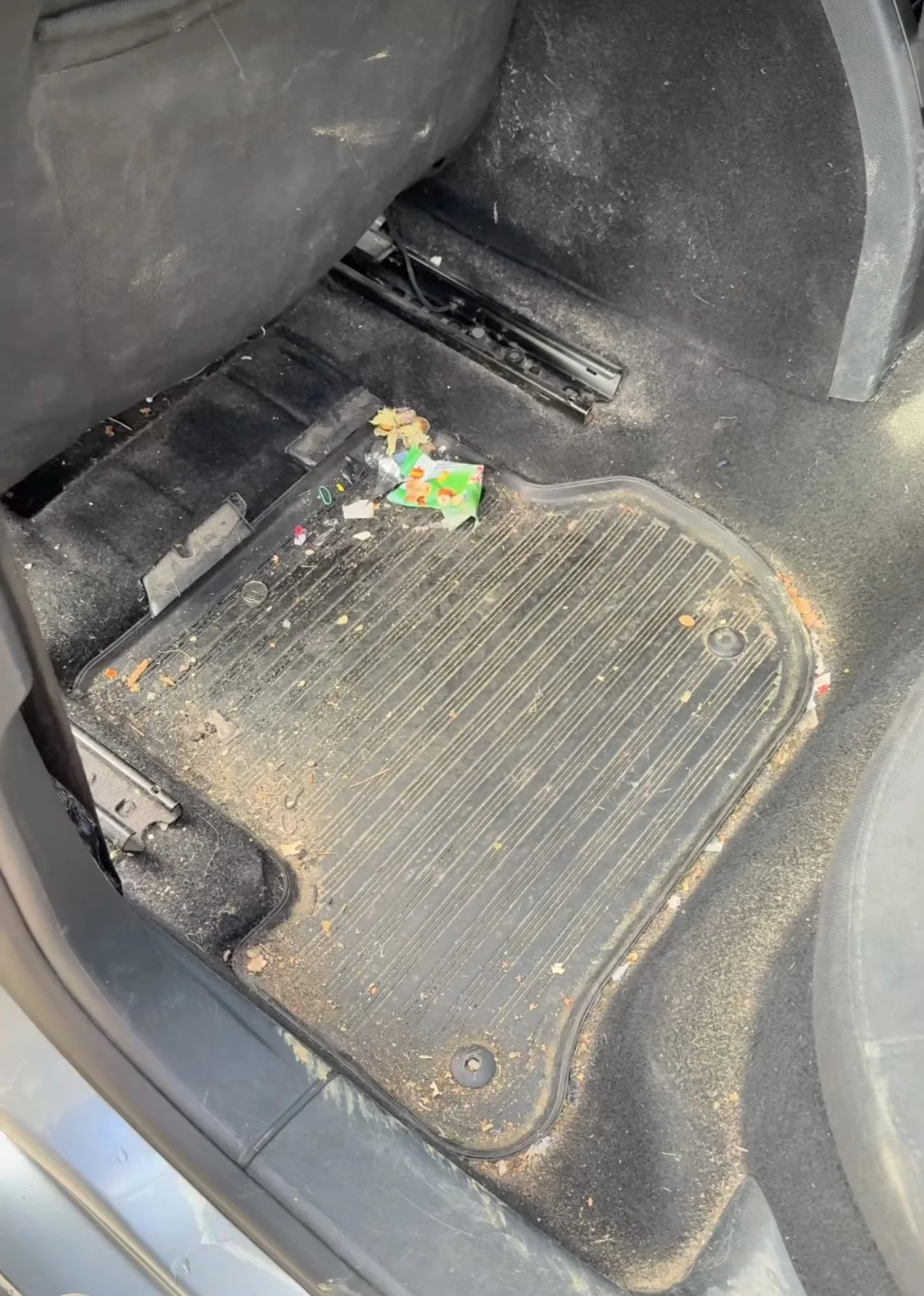 Kompletní ruční péče o váš vůz: hloubkové čištění, voskování i keramická ochrana