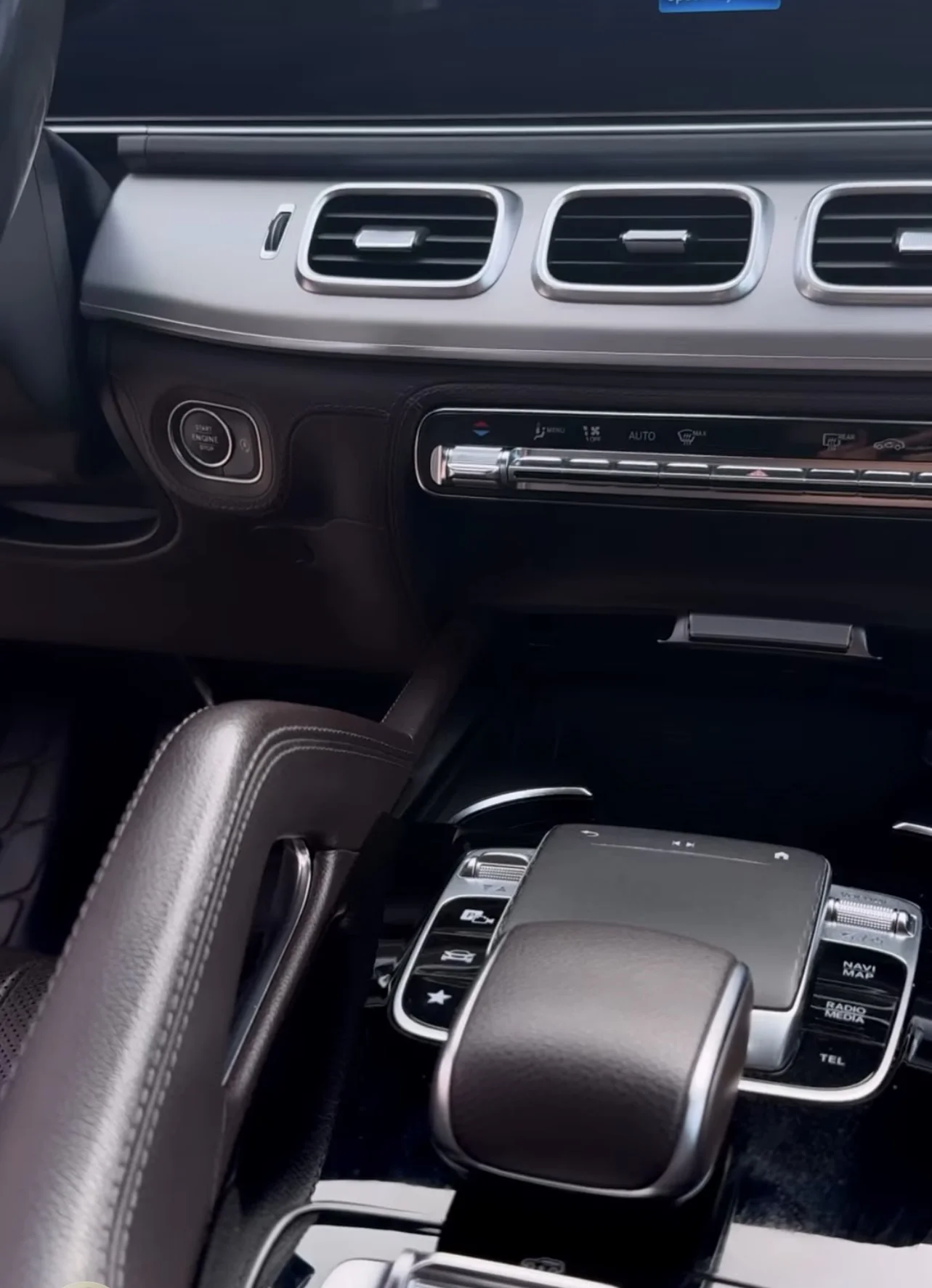 Kompletní ruční péče o váš vůz: hloubkové čištění, voskování i keramická ochrana