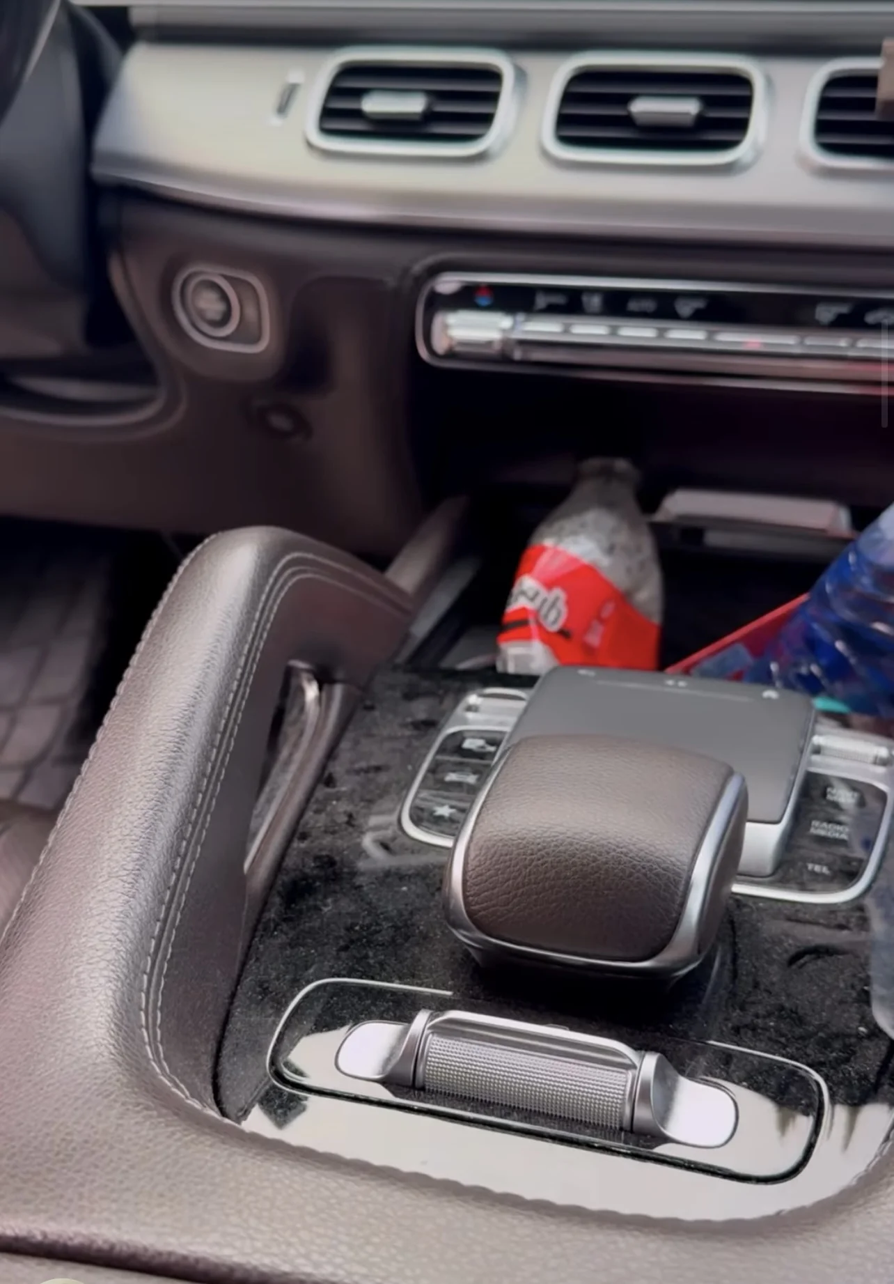 Kompletní ruční péče o váš vůz: hloubkové čištění, voskování i keramická ochrana