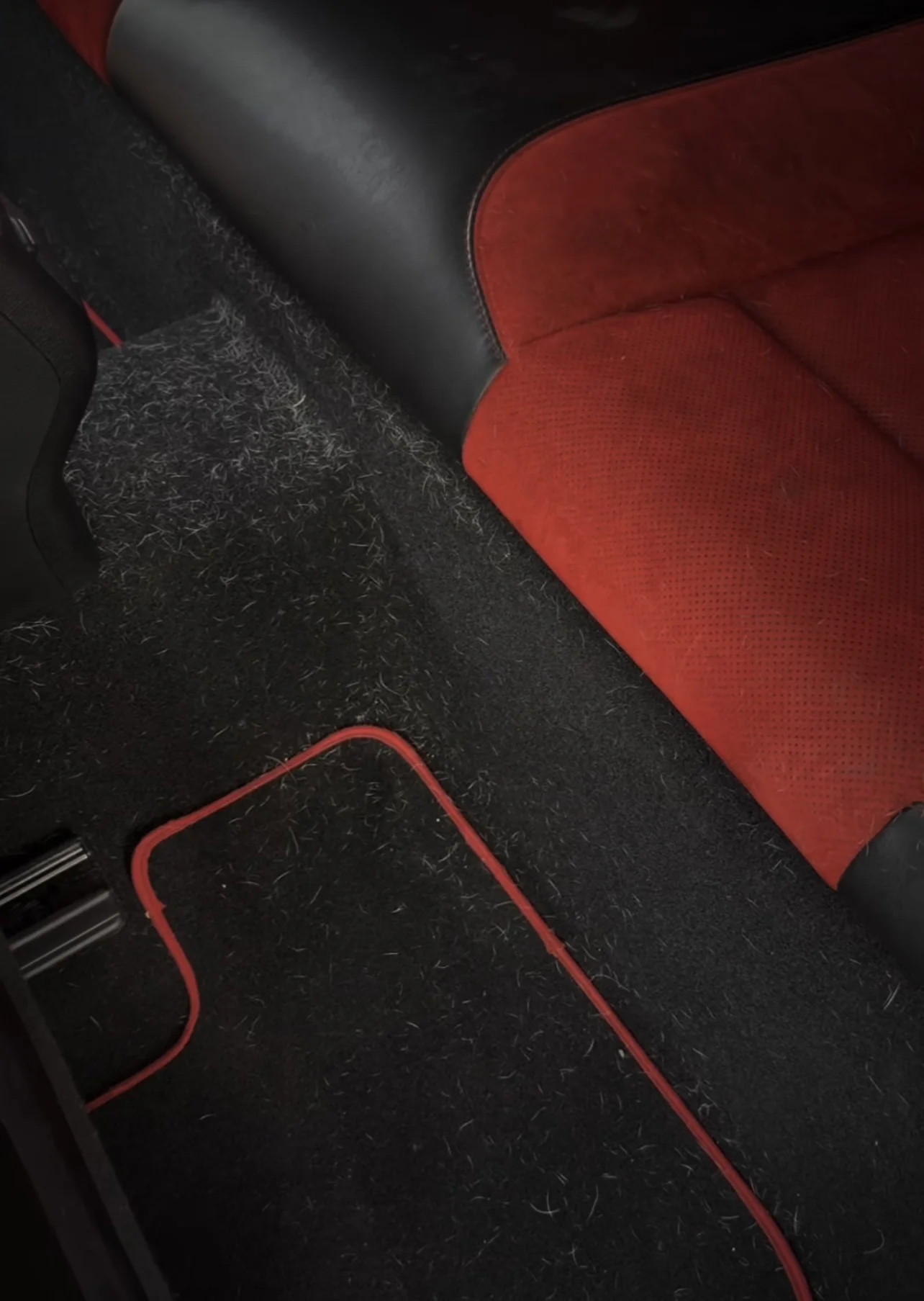 Kompletní ruční péče o váš vůz: hloubkové čištění, voskování i keramická ochrana