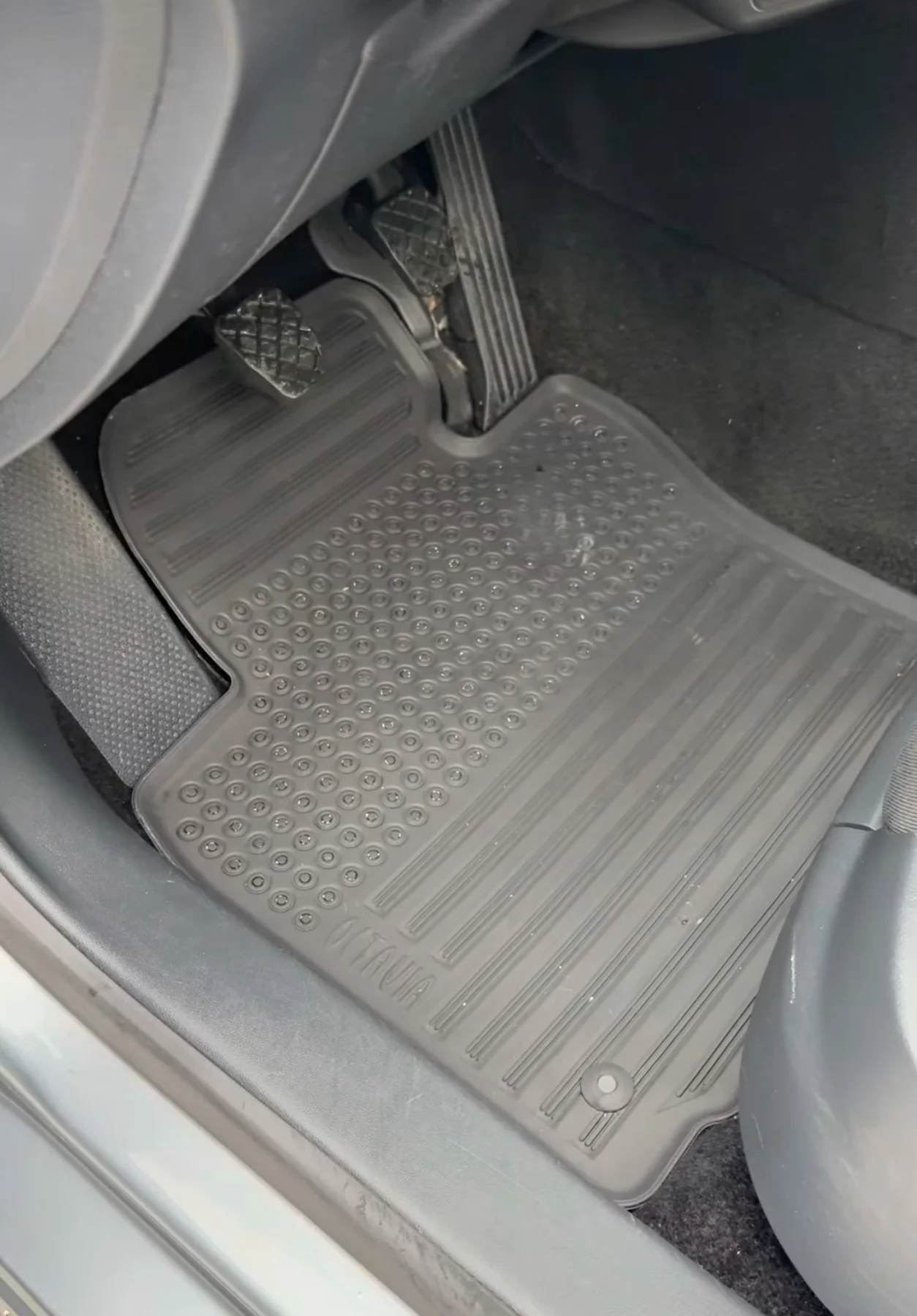 Kompletní ruční péče o váš vůz: hloubkové čištění, voskování i keramická ochrana