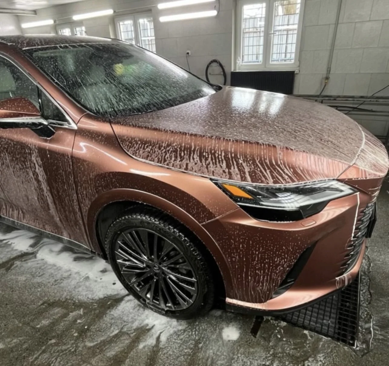 Kompletní ruční péče o váš vůz: hloubkové čištění, voskování i keramická ochrana