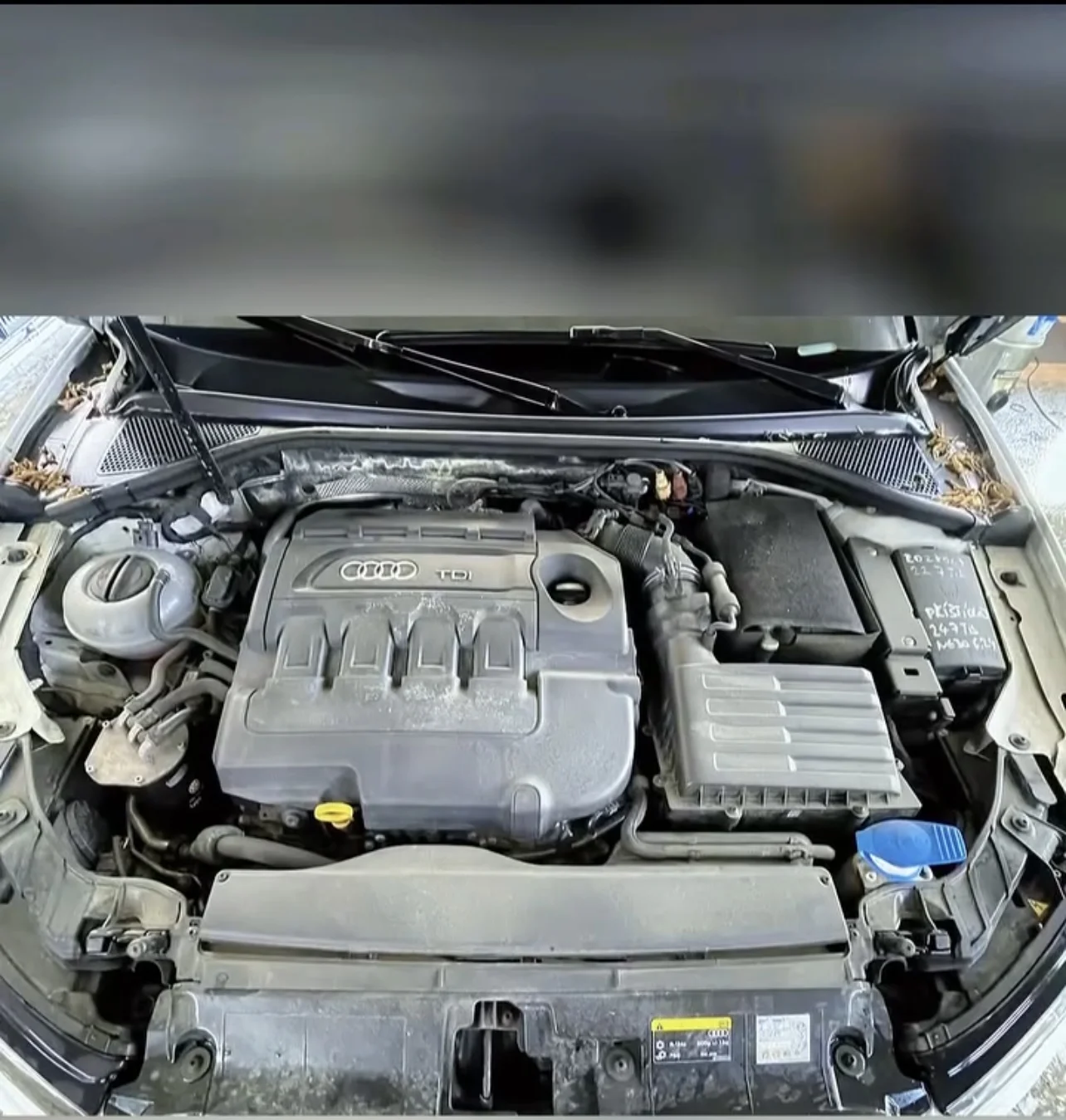 Kompletní ruční péče o váš vůz: hloubkové čištění, voskování i keramická ochrana