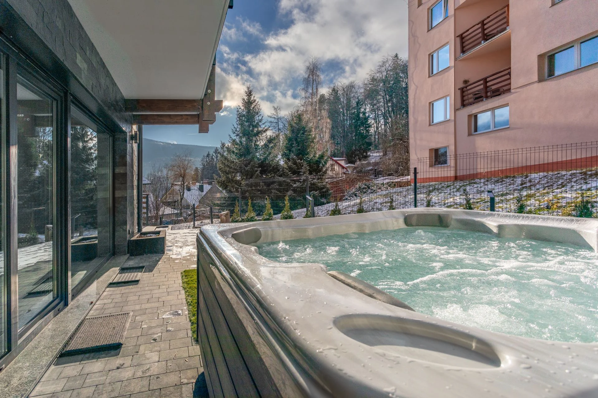 Dovolená ve Sklářské Porubě: apartmány s možností snídaní, sauna a vířivka