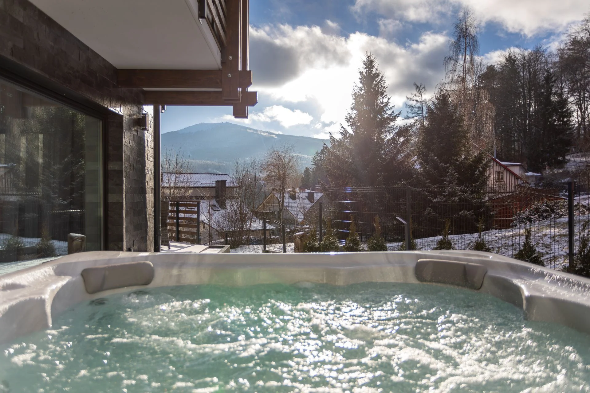 Dovolená ve Sklářské Porubě: apartmány s možností snídaní, sauna a vířivka