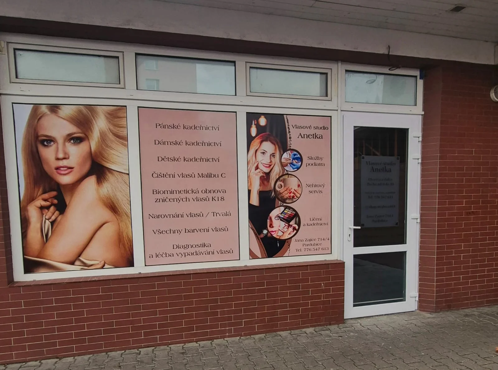 Dámský střih či kombinace s barvením: pro kratší i dlouhé vlasy, 40–120 minut