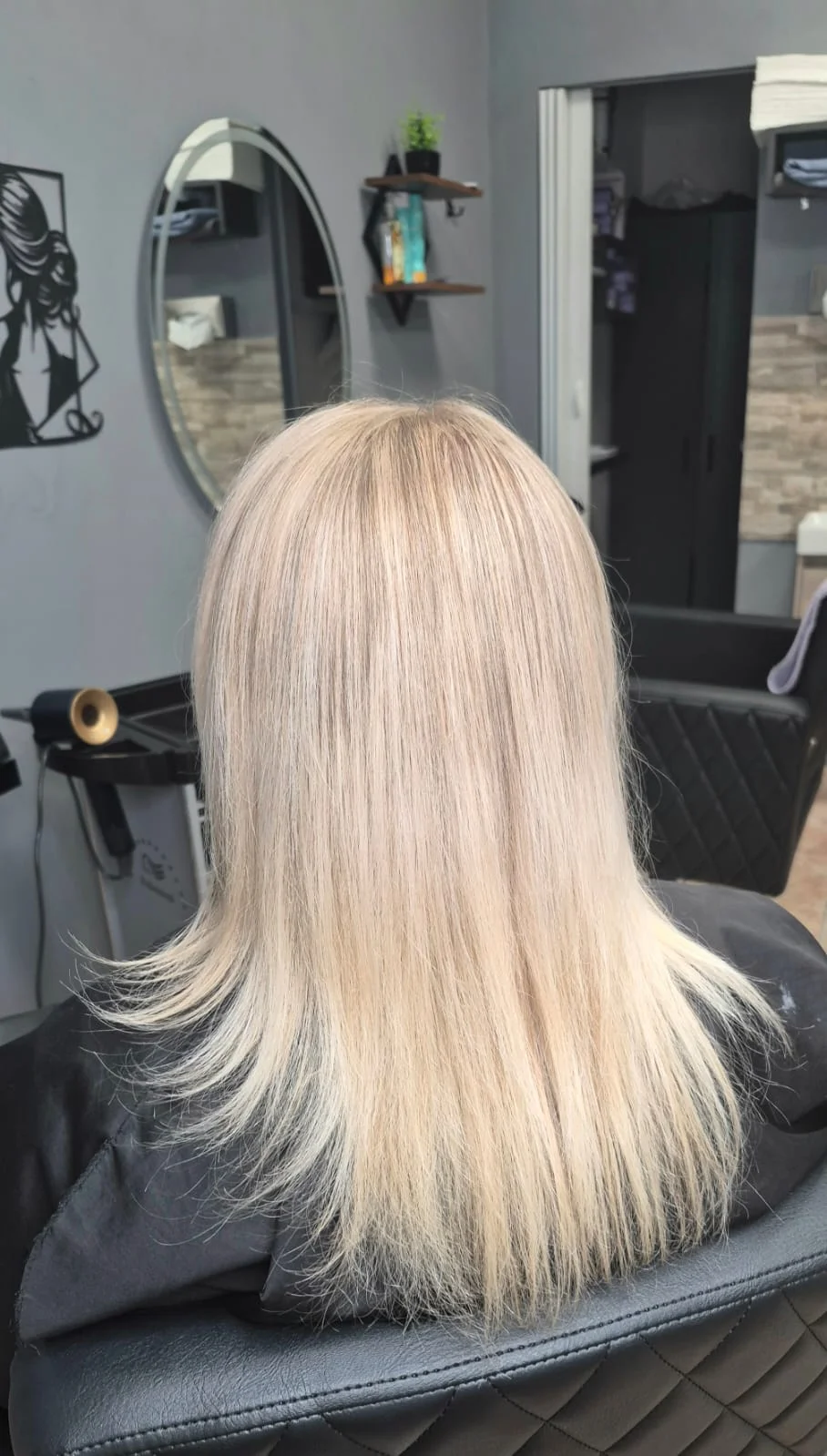 Dámský střih či kombinace s barvením: pro kratší i dlouhé vlasy, 40–120 minut