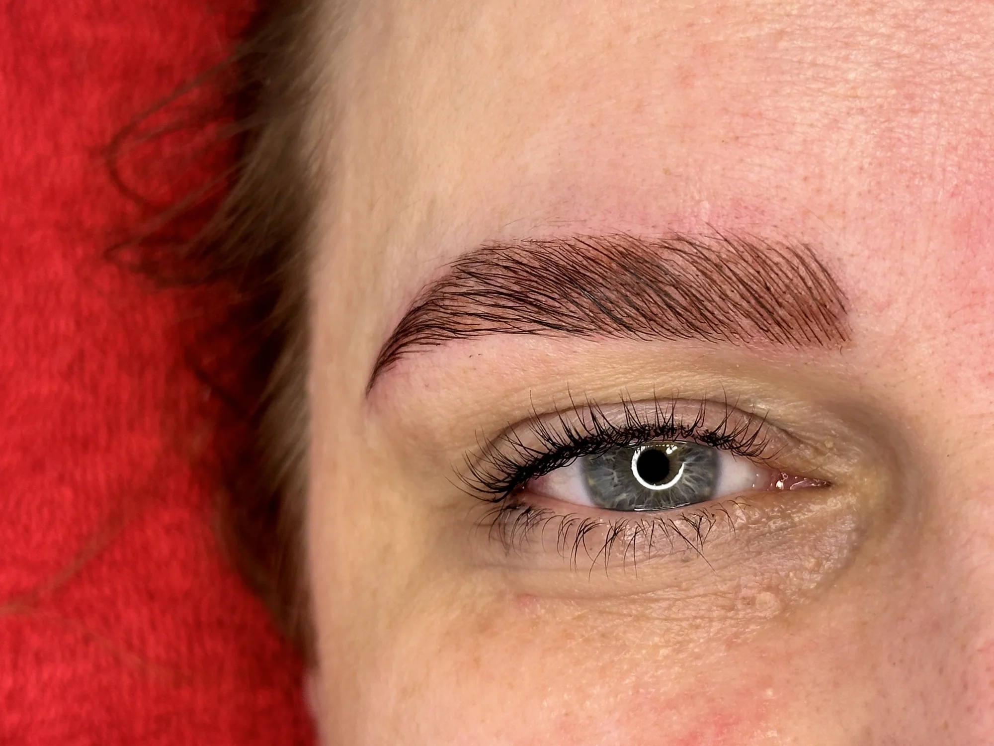 Krásné obočí a řasy: laminace, barvení a Keratin Base i prodloužení či zahuštění na míru