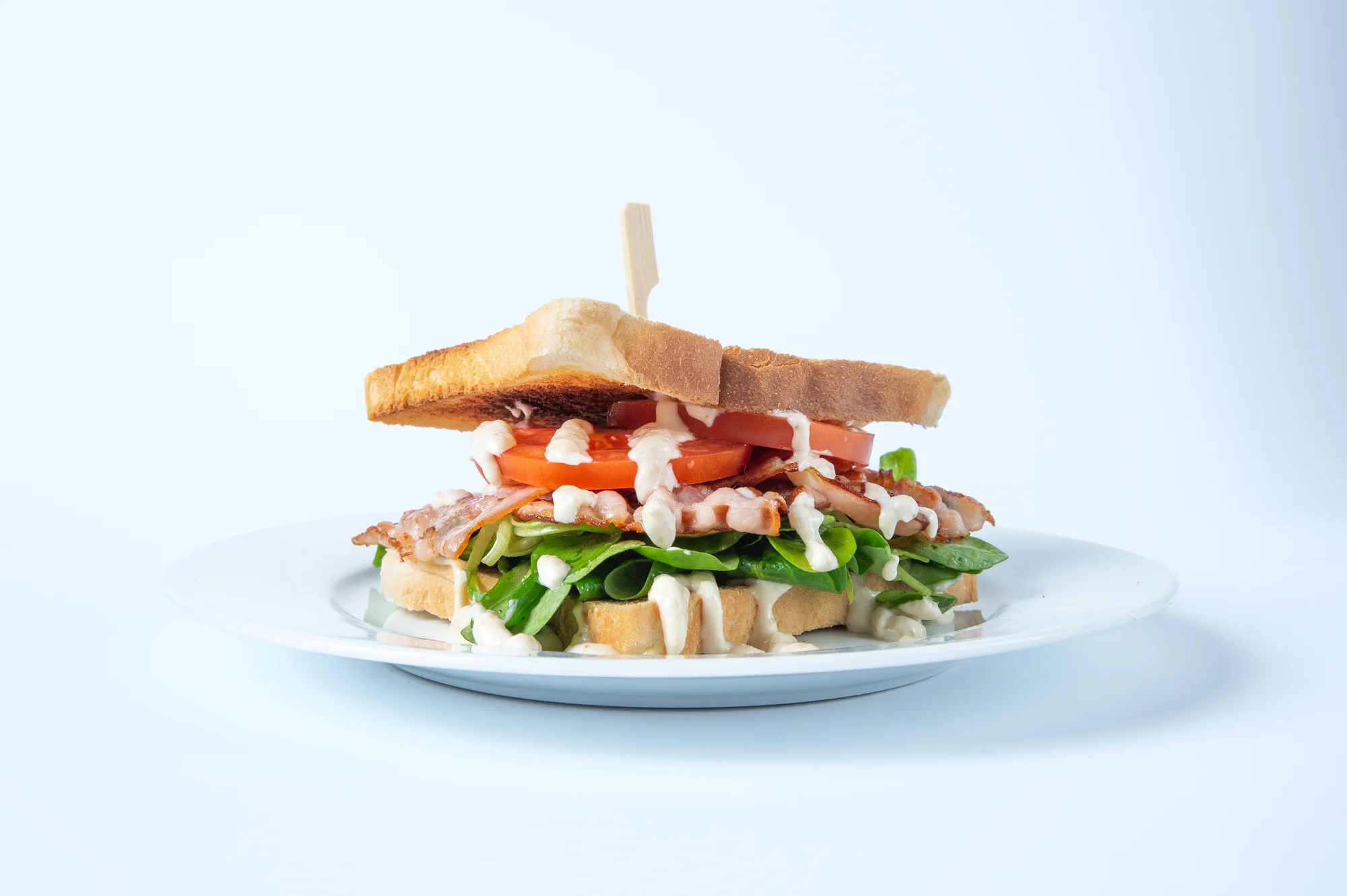 Snídaně v centru Plzně: toasty nebo BLT sendvič, anglická snídaně i lívance, k tomu káva a džus