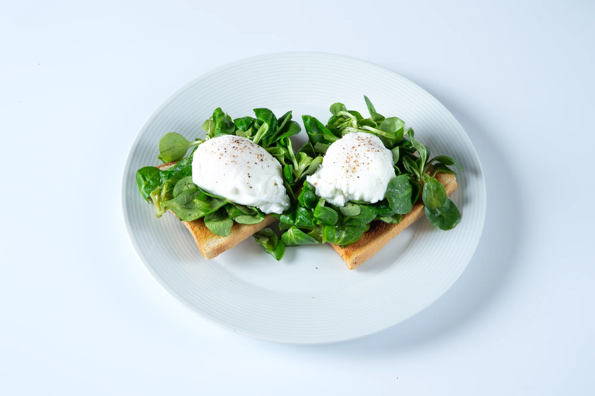 Snídaně v centru Plzně: toasty nebo BLT sendvič, anglická snídaně i lívance, k tomu káva a džus