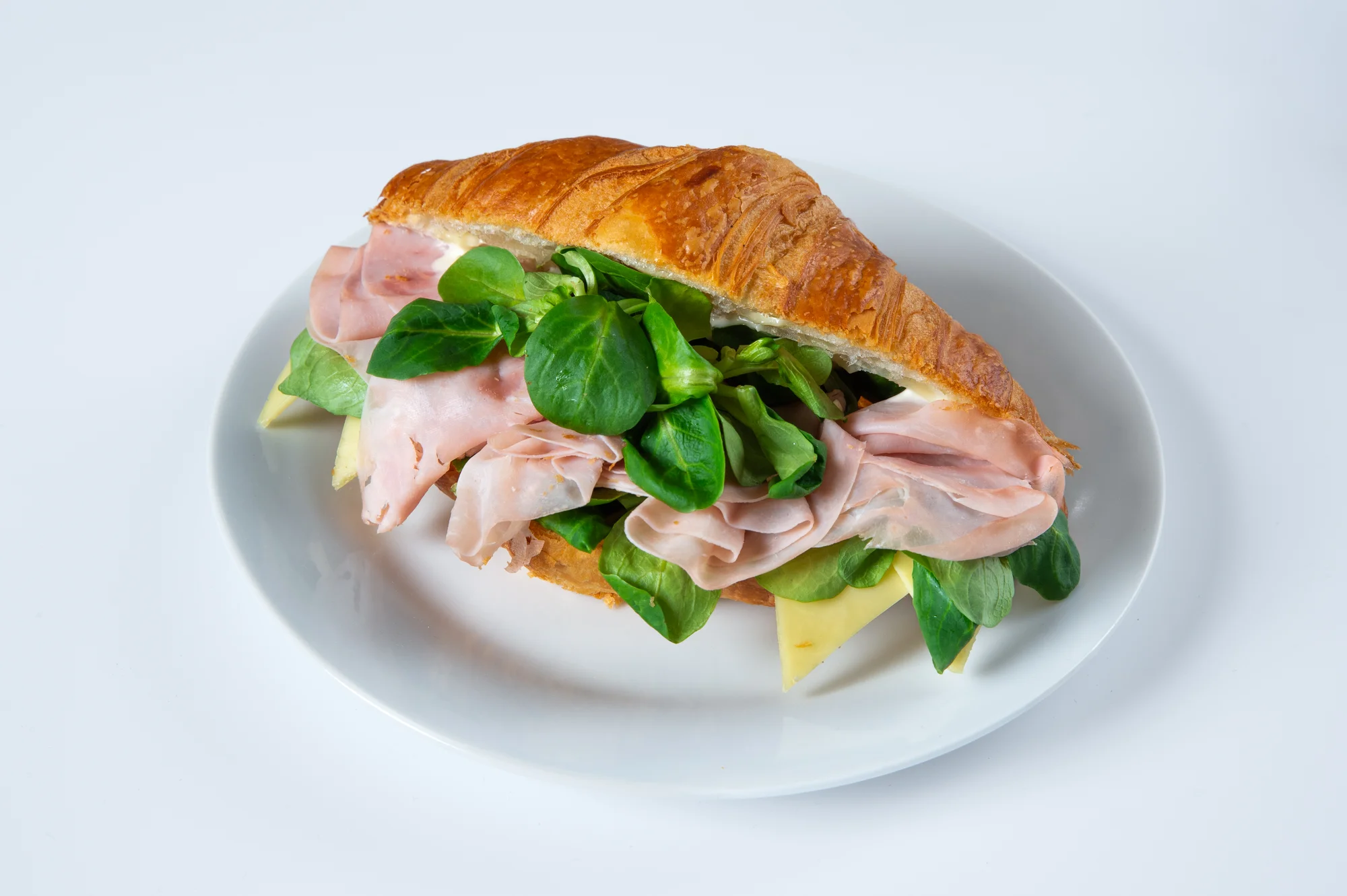 Otevřené vouchery na jídlo i nápoje v AZYL baru & galerii: 300-1500 Kč