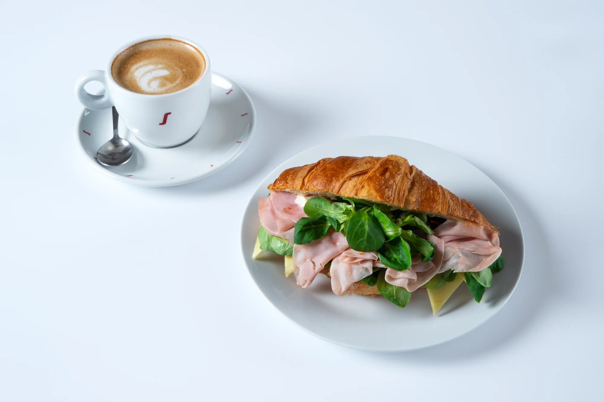 Otevřené vouchery na jídlo i nápoje v AZYL baru & galerii: 300-1500 Kč