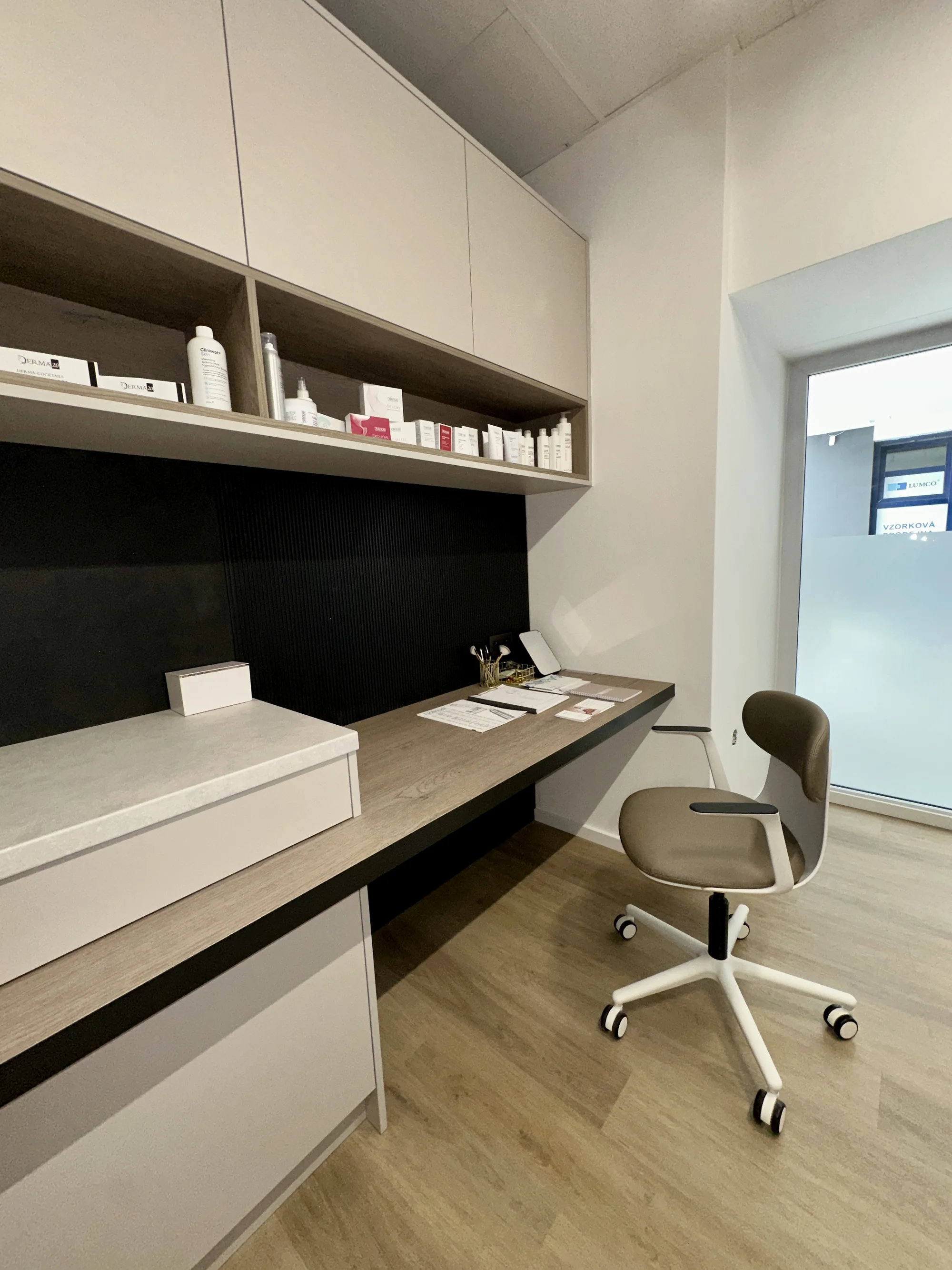 Péče o pleť: hydratační, anti-age i komplexní ošetření, karboxyterapie či mikrojehličkování, 60–105 min.