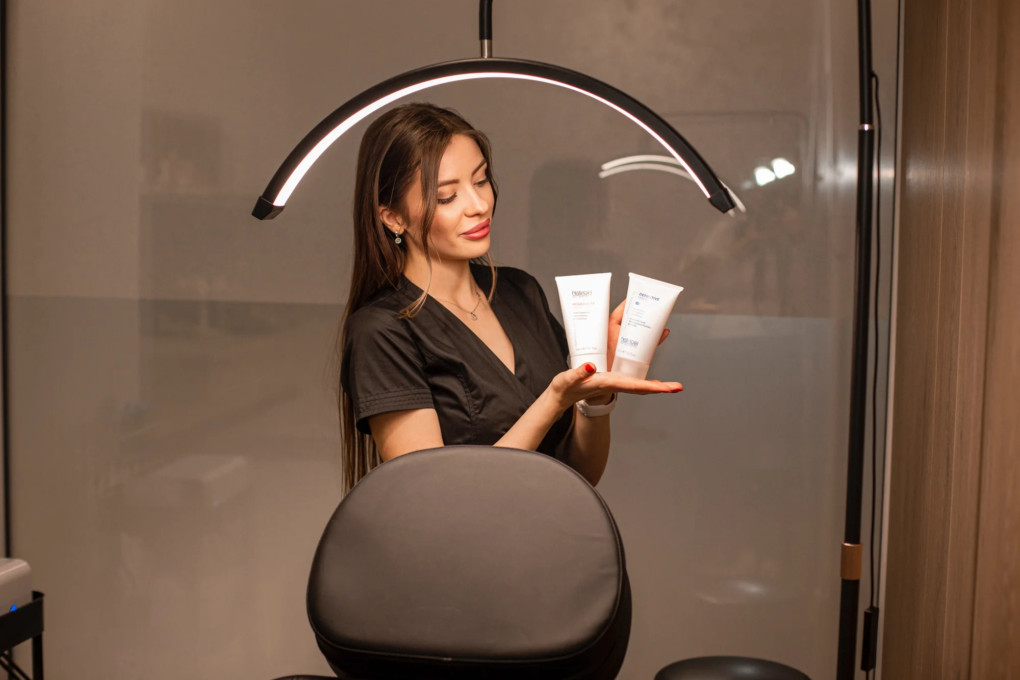 Péče o pleť: hydratační, anti-age i komplexní ošetření, karboxyterapie či mikrojehličkování, 60–105 min.