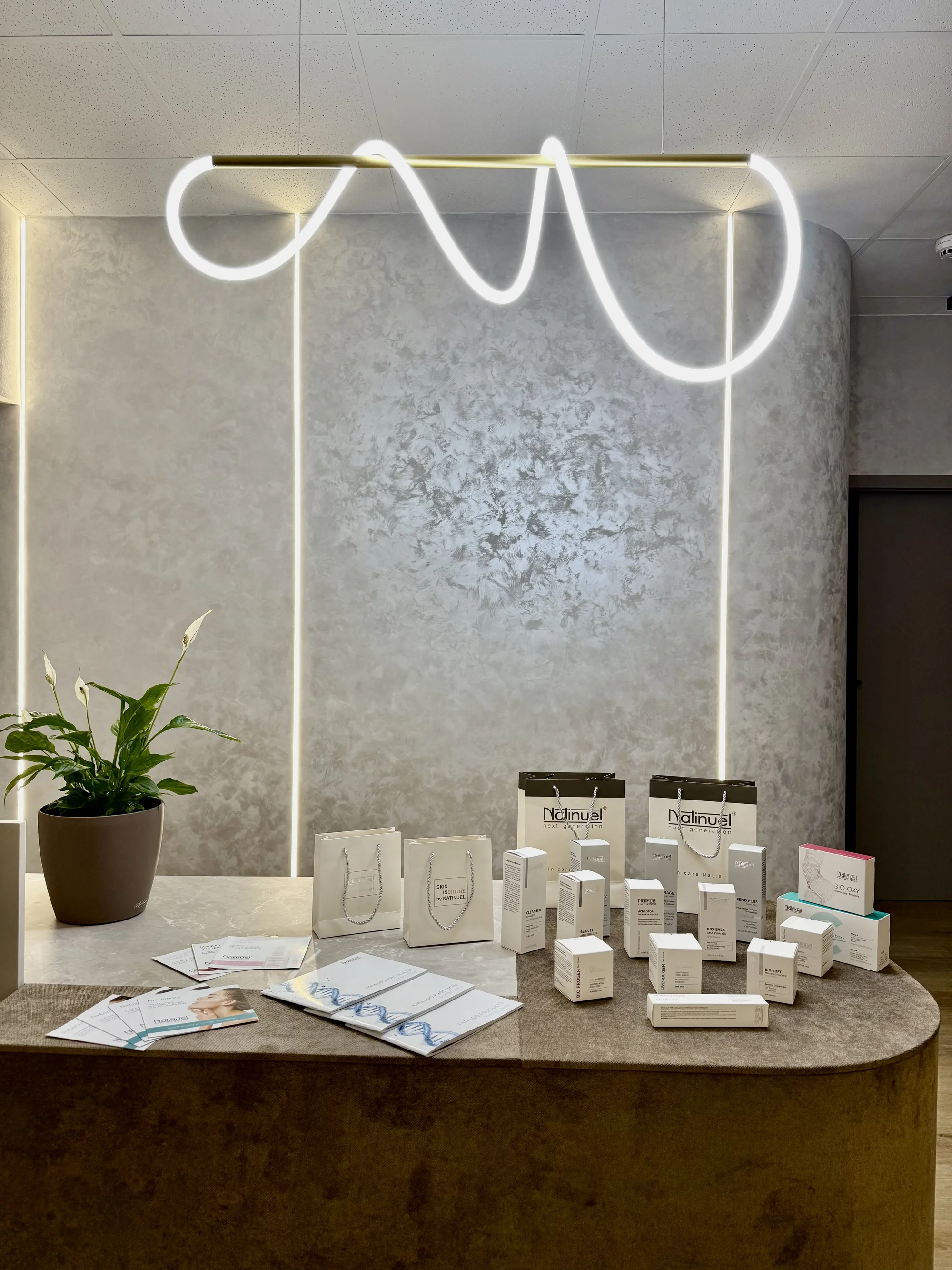 Péče o pleť: hydratační, anti-age i komplexní ošetření, karboxyterapie či mikrojehličkování, 60–105 min.