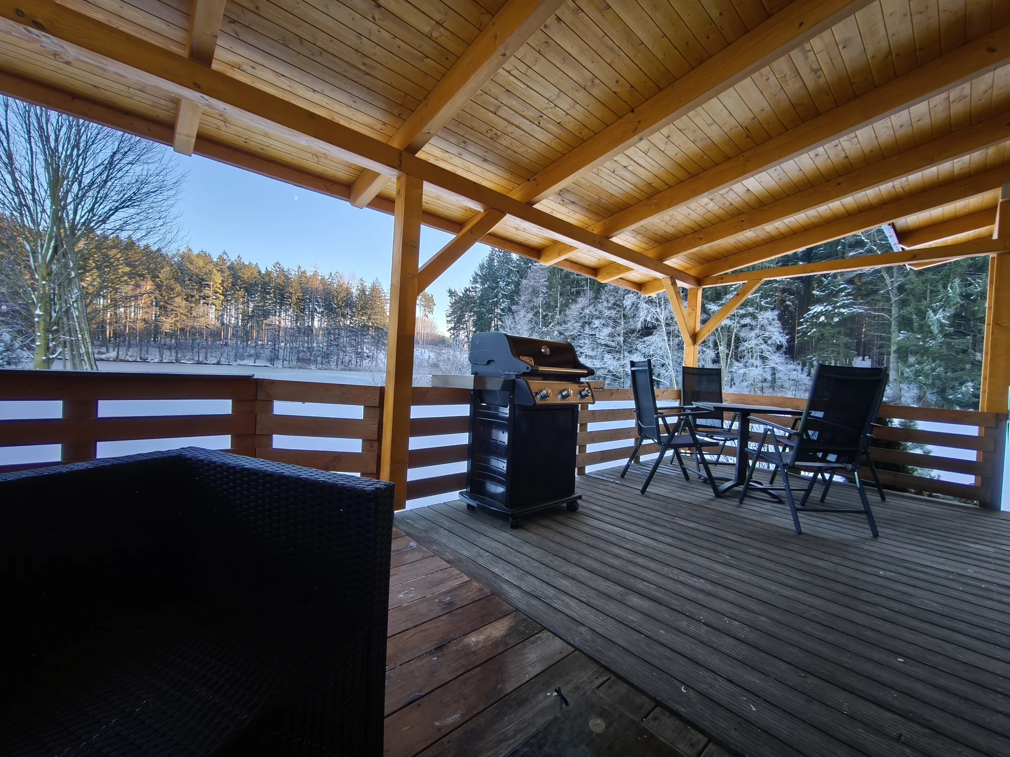 Luxusní chata v kempu na Vysočině: venkovní vířivka a výlety po kraji lesů a rybníků