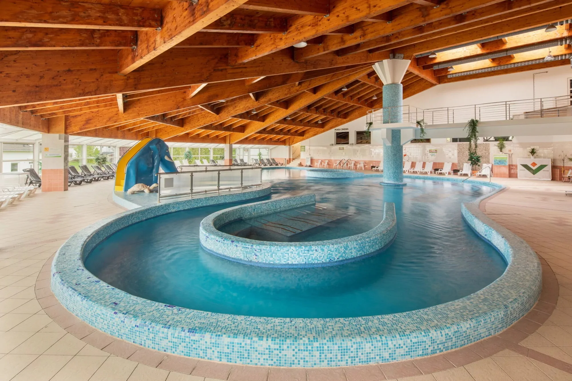 Relax pro rodinu nebo partu přátel blízko Budapešti: neomezeně wellness, možnost polopenze a slevy, děti zdarma