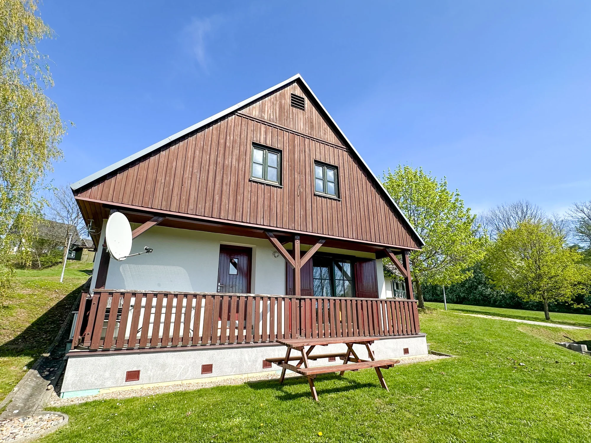 Chaty v Čisté v Krkonoších až pro 8 osob: sjezdovky, výlety a v létě bazén