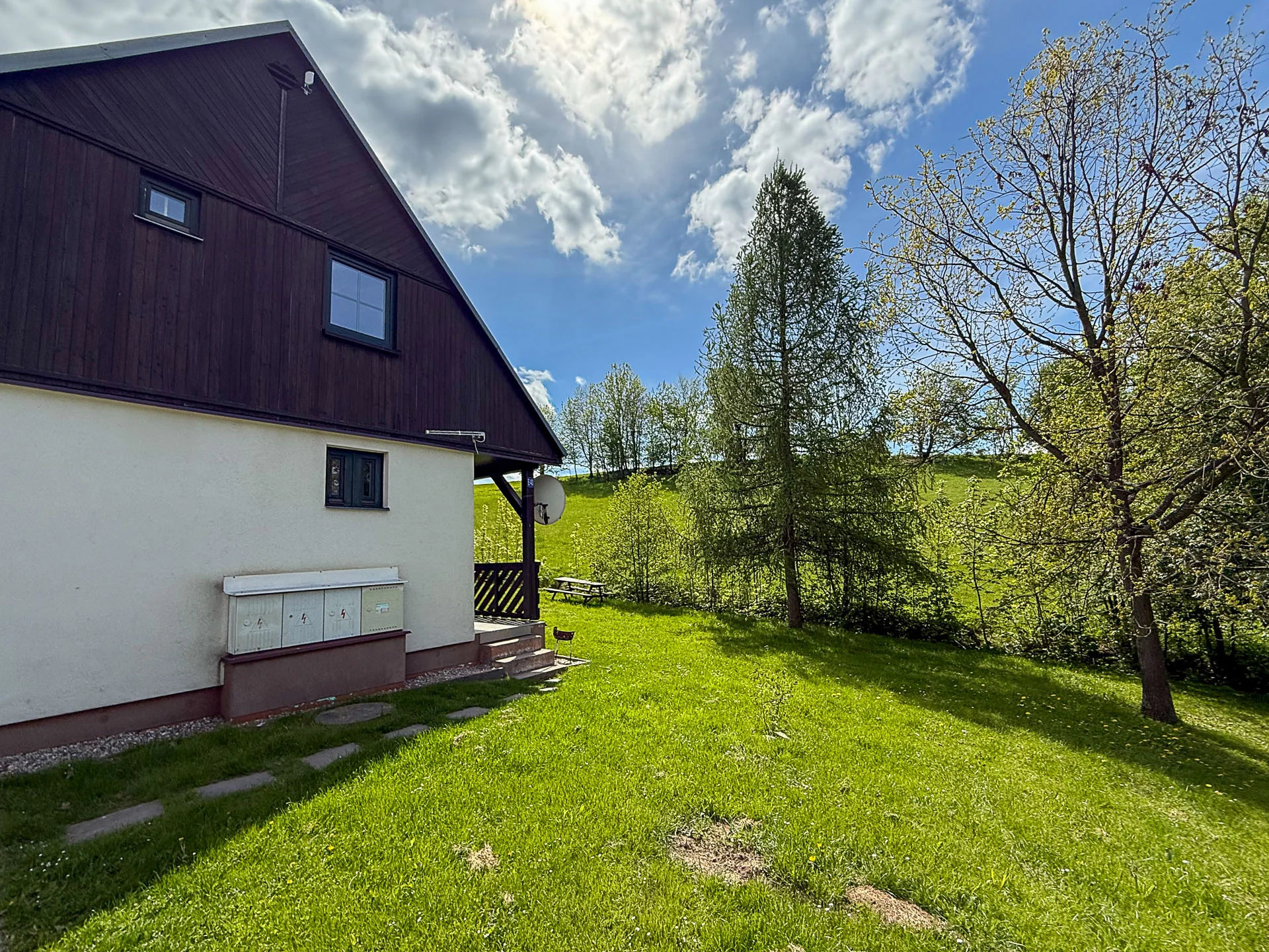 Chaty v Čisté v Krkonoších až pro 8 osob: sjezdovky, výlety a v létě bazén