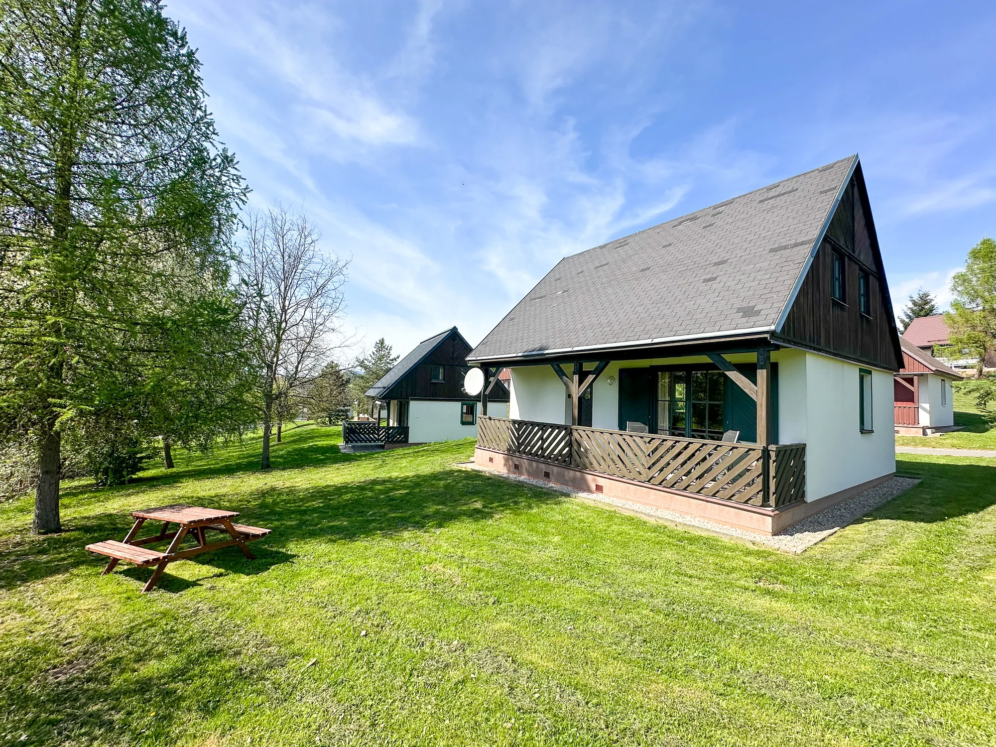 Chaty v Čisté v Krkonoších až pro 8 osob: sjezdovky, výlety a v létě bazén