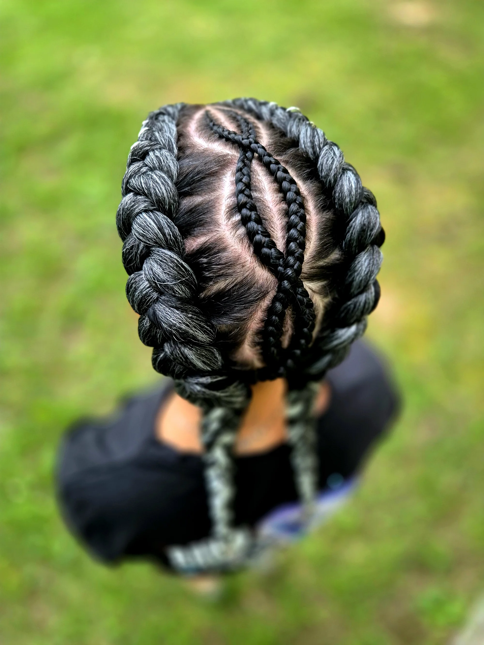 Online kurzy boxerských copánků: pletení s kanekalonem i bez