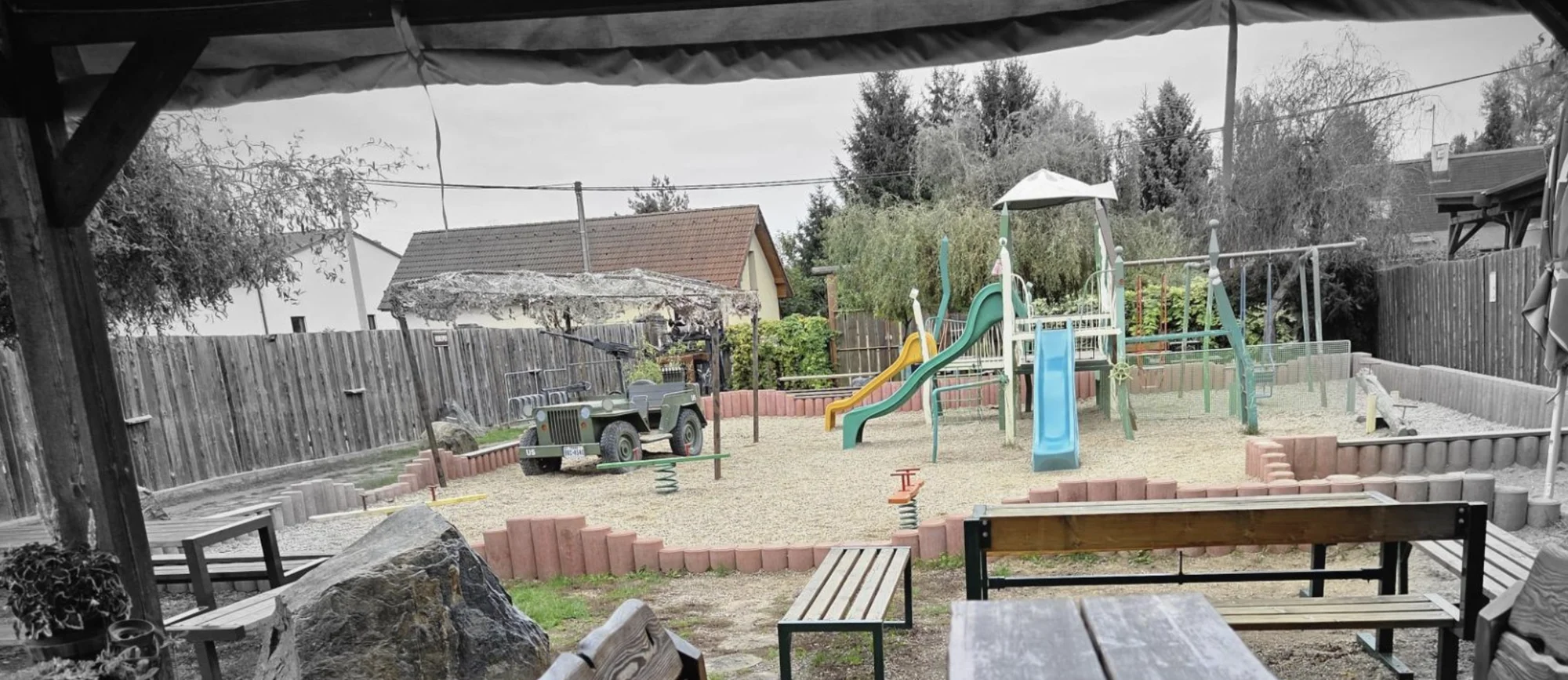 250g hovězí tatarák s topinkami: namíchaný nebo k vlastní úpravě