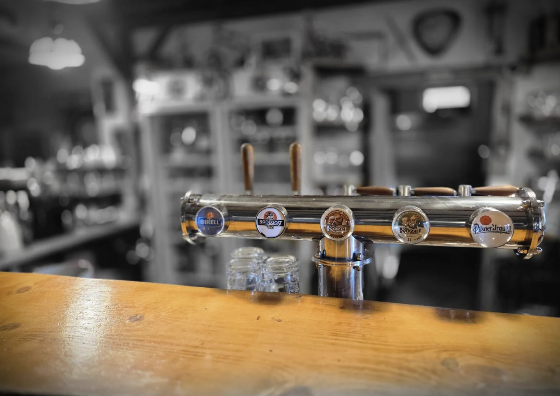 250g hovězí tatarák s topinkami: namíchaný nebo k vlastní úpravě