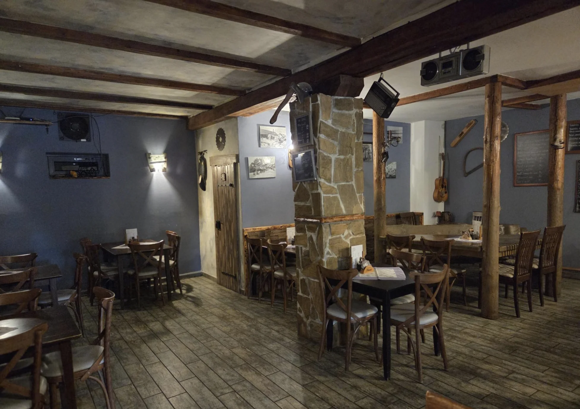 250g hovězí tatarák s topinkami: namíchaný nebo k vlastní úpravě