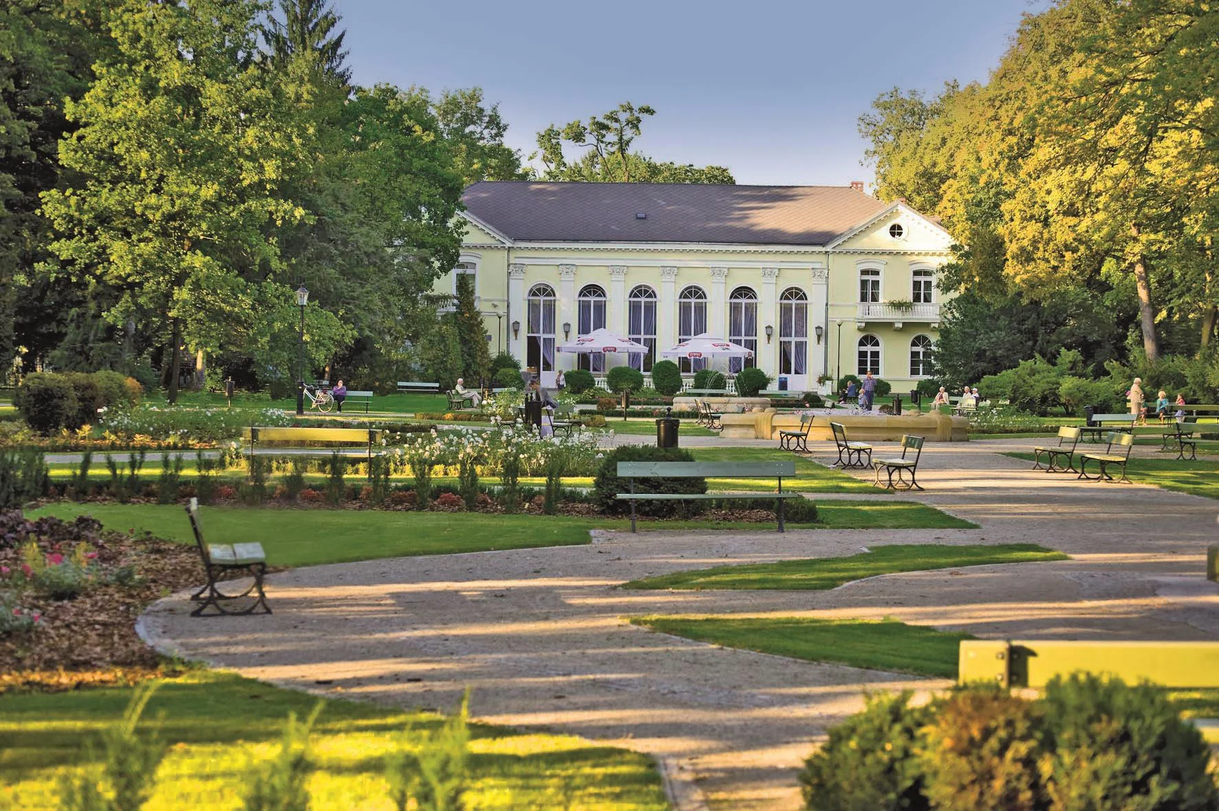 Pobyt v Jelení Hoře přímo v lázeňském parku: snídaně i vstup do wellness
