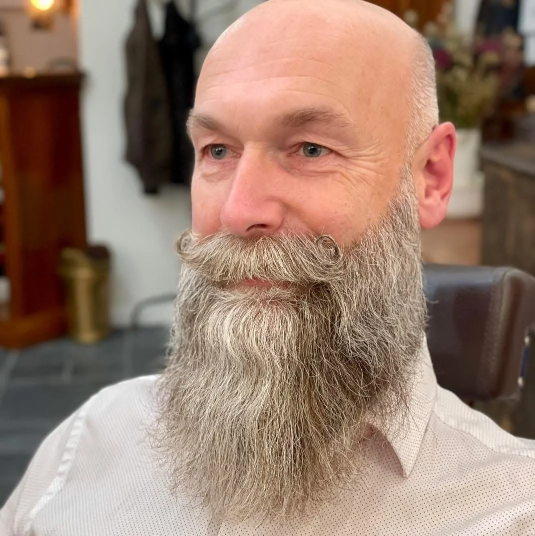 Pánské holičství: úprava vousů, holení i střih vlasů, 30 až 60 minut