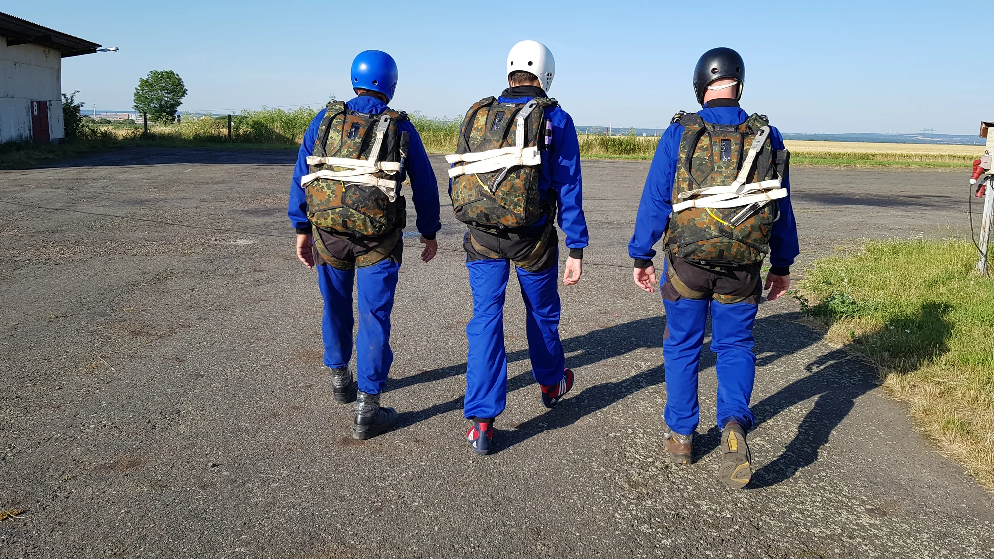 Základní výcvik až se 3 samostatnými seskoky s automatickým otevřením padáku