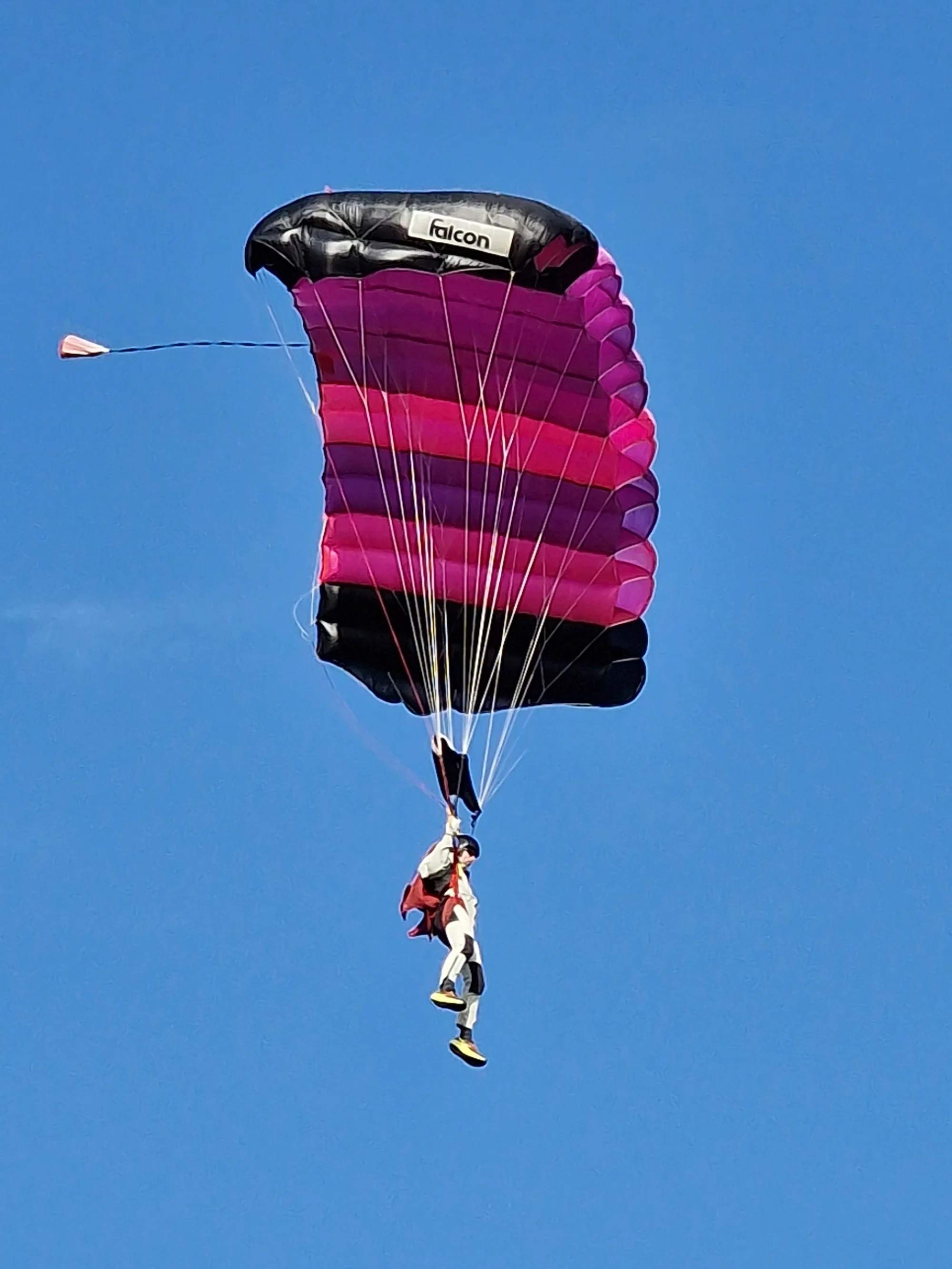 Základní výcvik až se 3 samostatnými seskoky s automatickým otevřením padáku