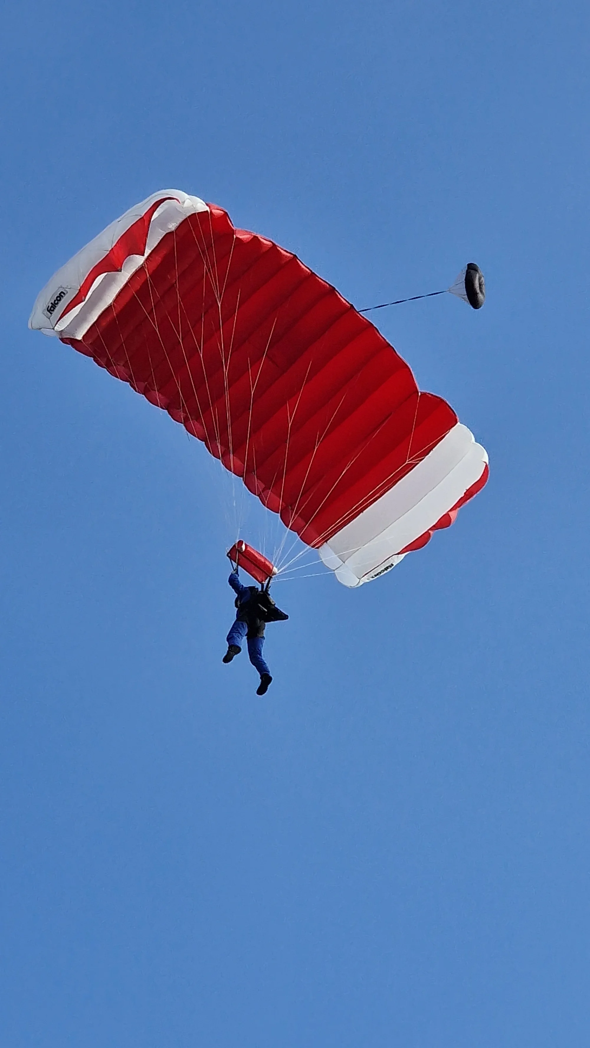Základní výcvik až se 3 samostatnými seskoky s automatickým otevřením padáku