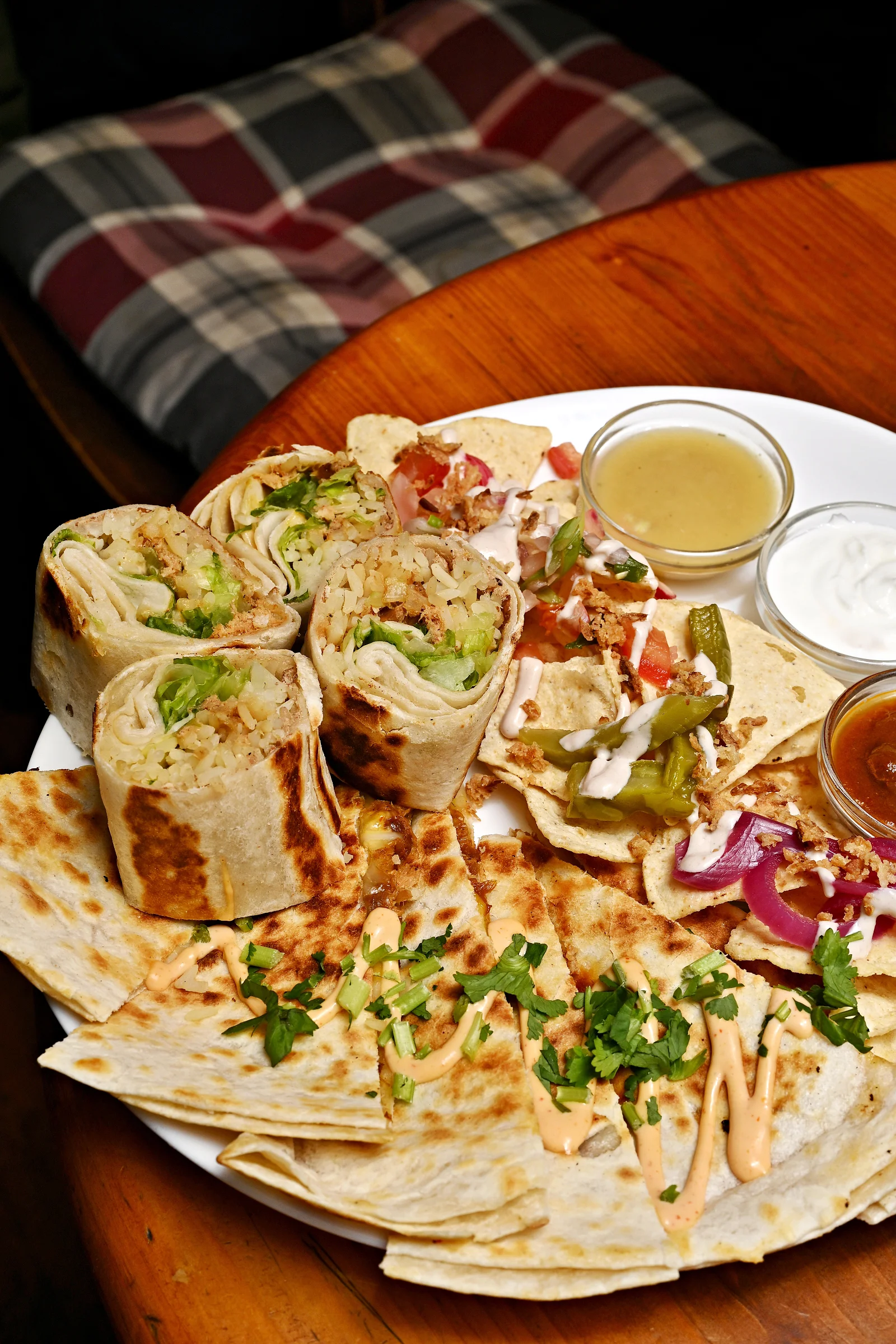 Mexický degustační talíř v centru Prahy vč. modrého frizzante i tradiční buñuelos