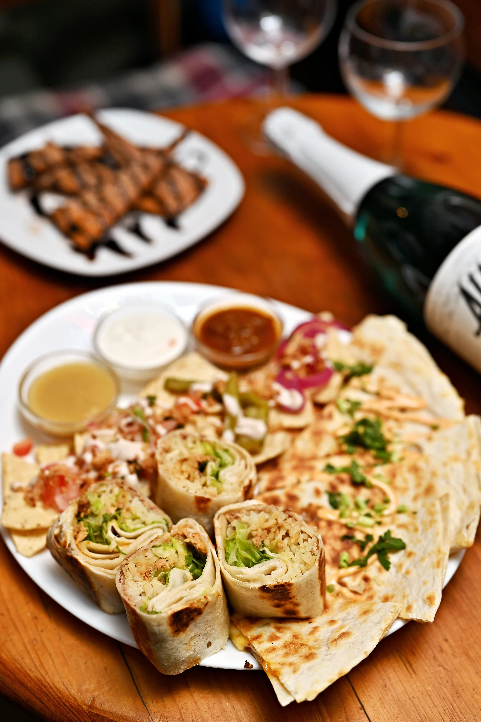 Mexický degustační talíř v centru Prahy vč. modrého frizzante i tradiční buñuelos