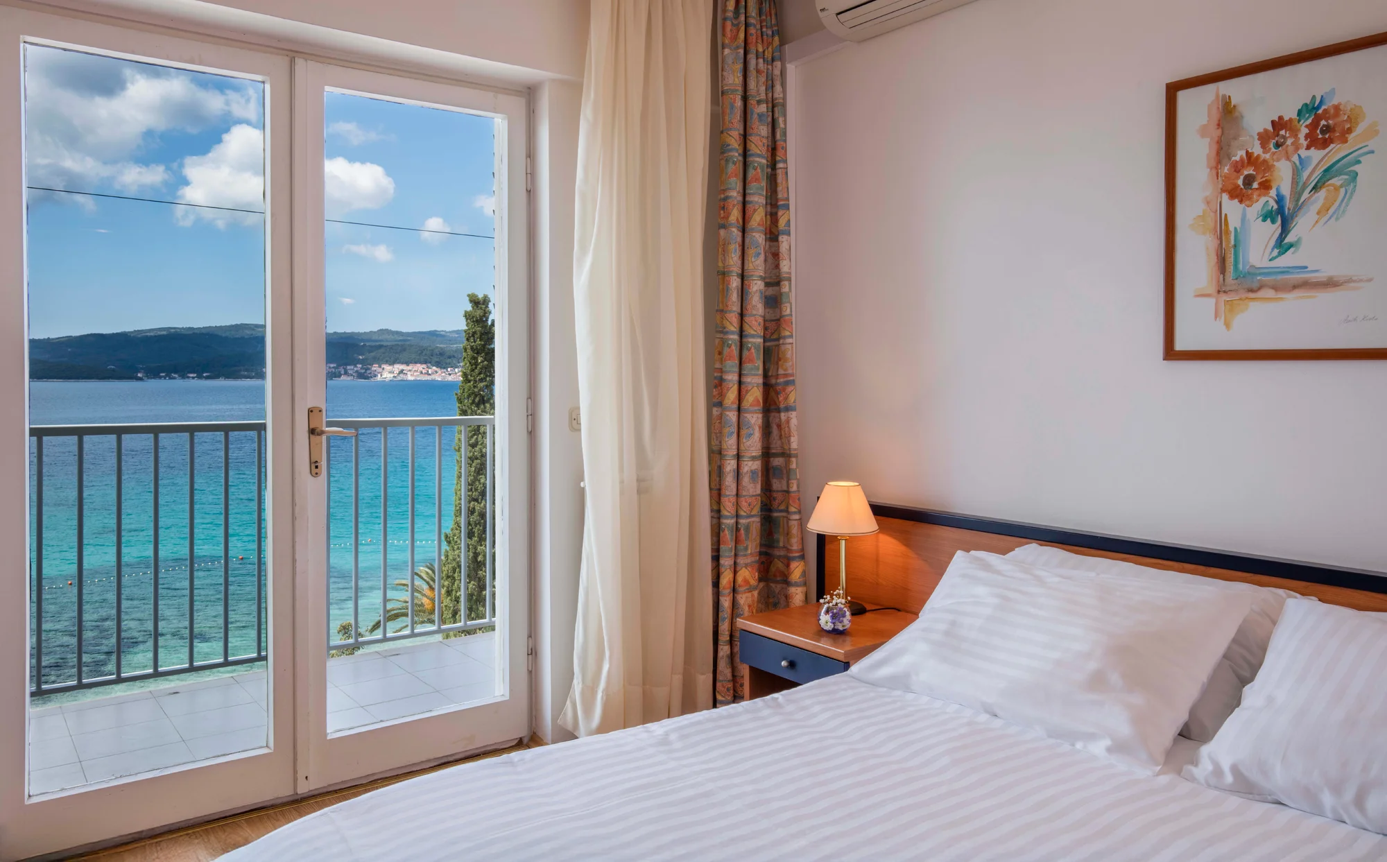 Slunný pobyt v Dalmácii: hotel přímo u moře, strava a bazén