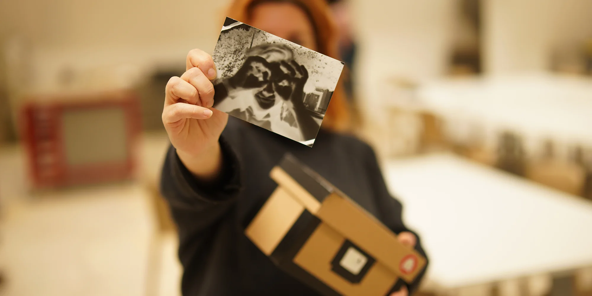 Vyrobte si vlastní fotoaparát: workshop Camera Obscura vč. vyvolání snímků v temné komoře, pro 1 či 2 os.