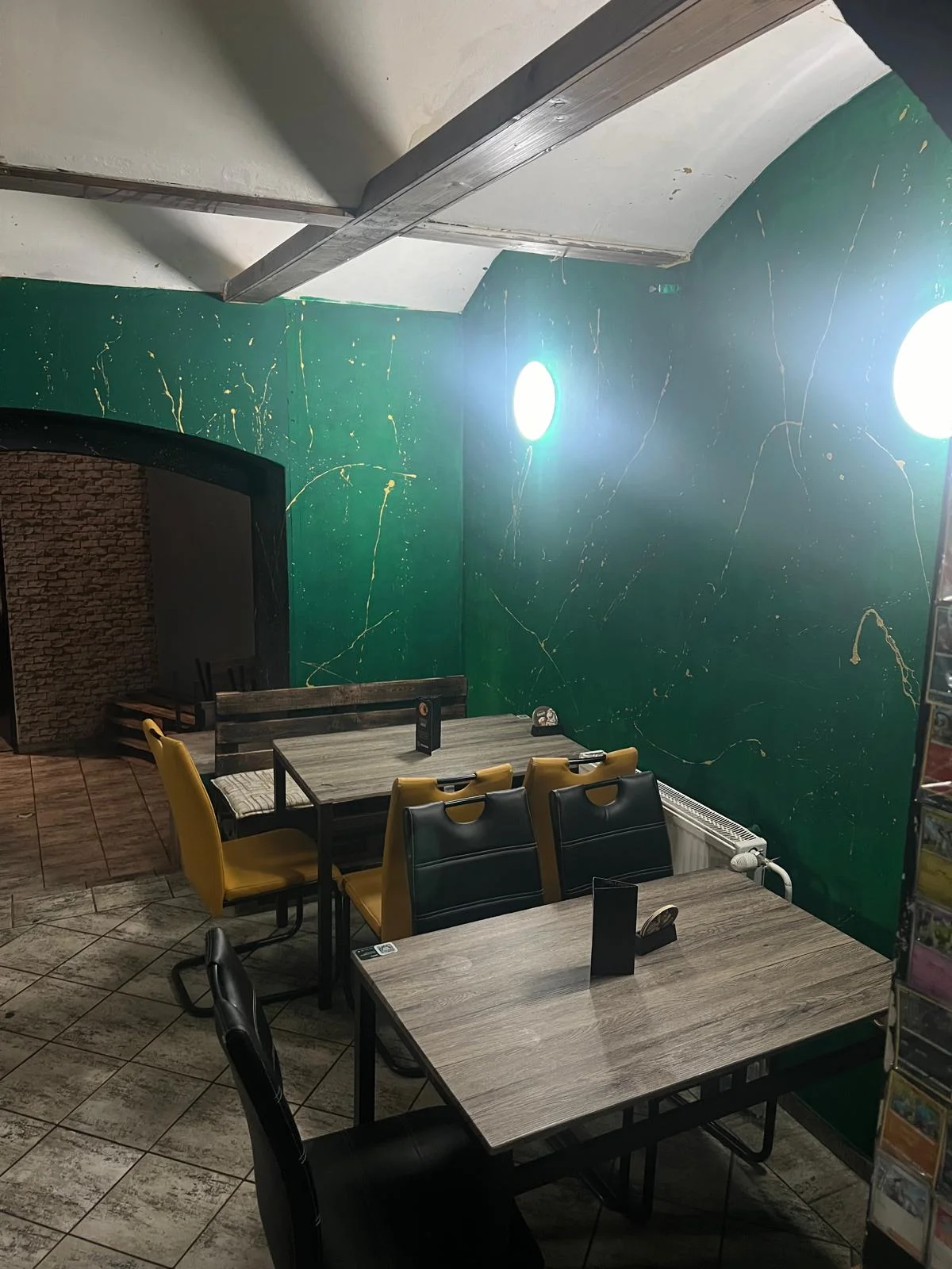 Vodní dýmka a k ní otevřený voucher na drinky v hodnotě 250–900 Kč