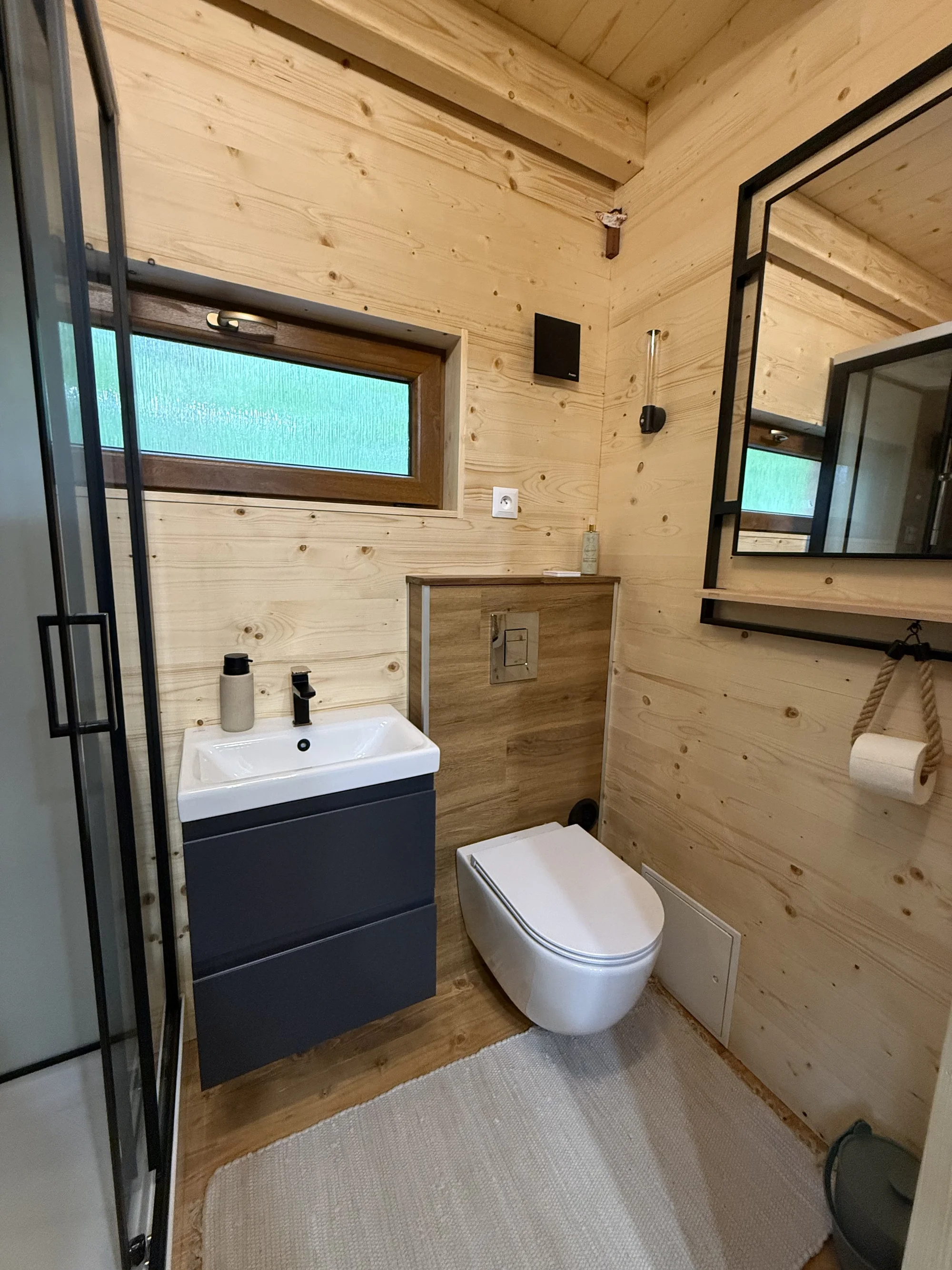 Netradiční ubytování pro dva: tiny house v Nízkých Tatrách i s koupací kádí