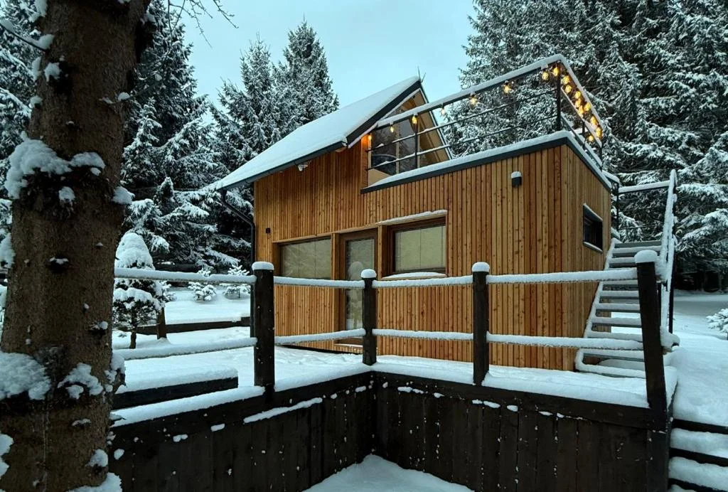 Netradiční ubytování pro dva: tiny house v Nízkých Tatrách i s koupací kádí