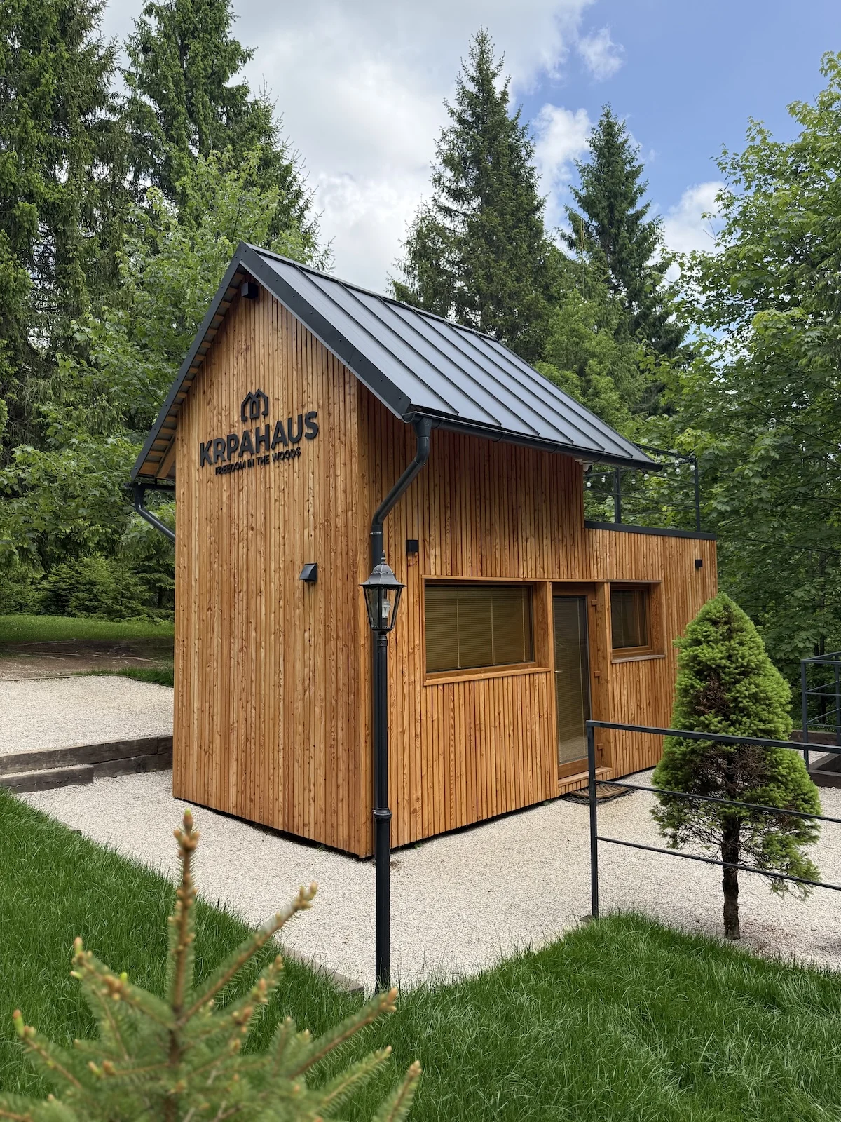 Netradiční ubytování pro dva: tiny house v Nízkých Tatrách i s koupací kádí