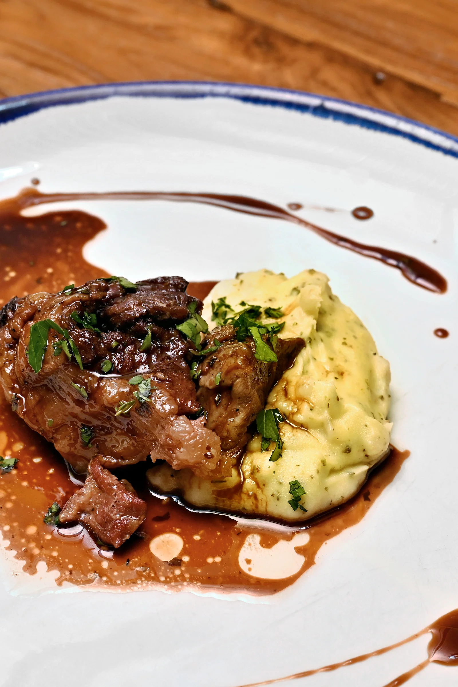 České all you can eat a pivo s folklórní hudbou: předkrmy, svíčková i kachna